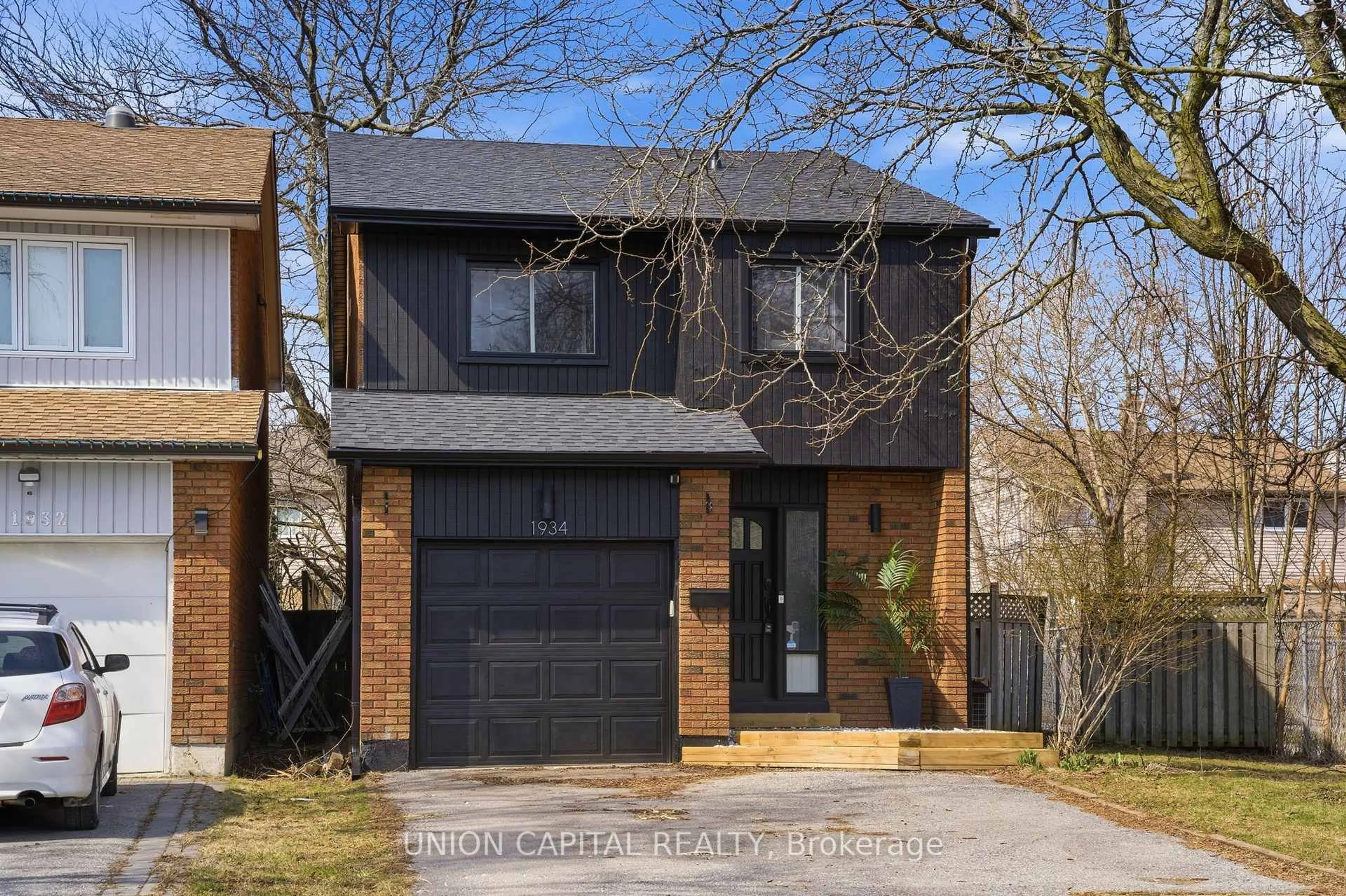 Home with brick exterior material, street for 1934 Memory Lane, Pickering Ontario L1V 2V1