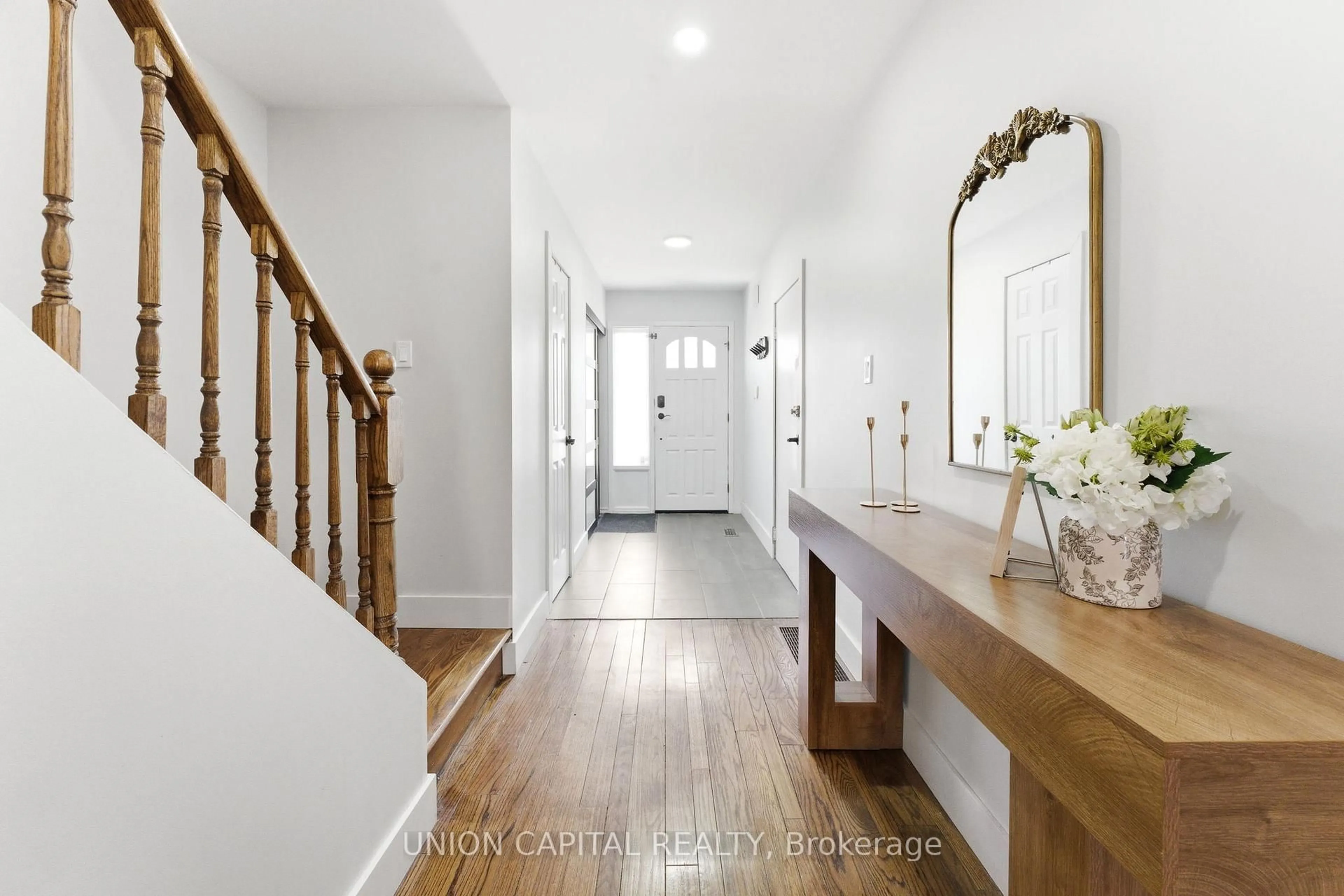 Indoor entryway for 1934 Memory Lane, Pickering Ontario L1V 2V1