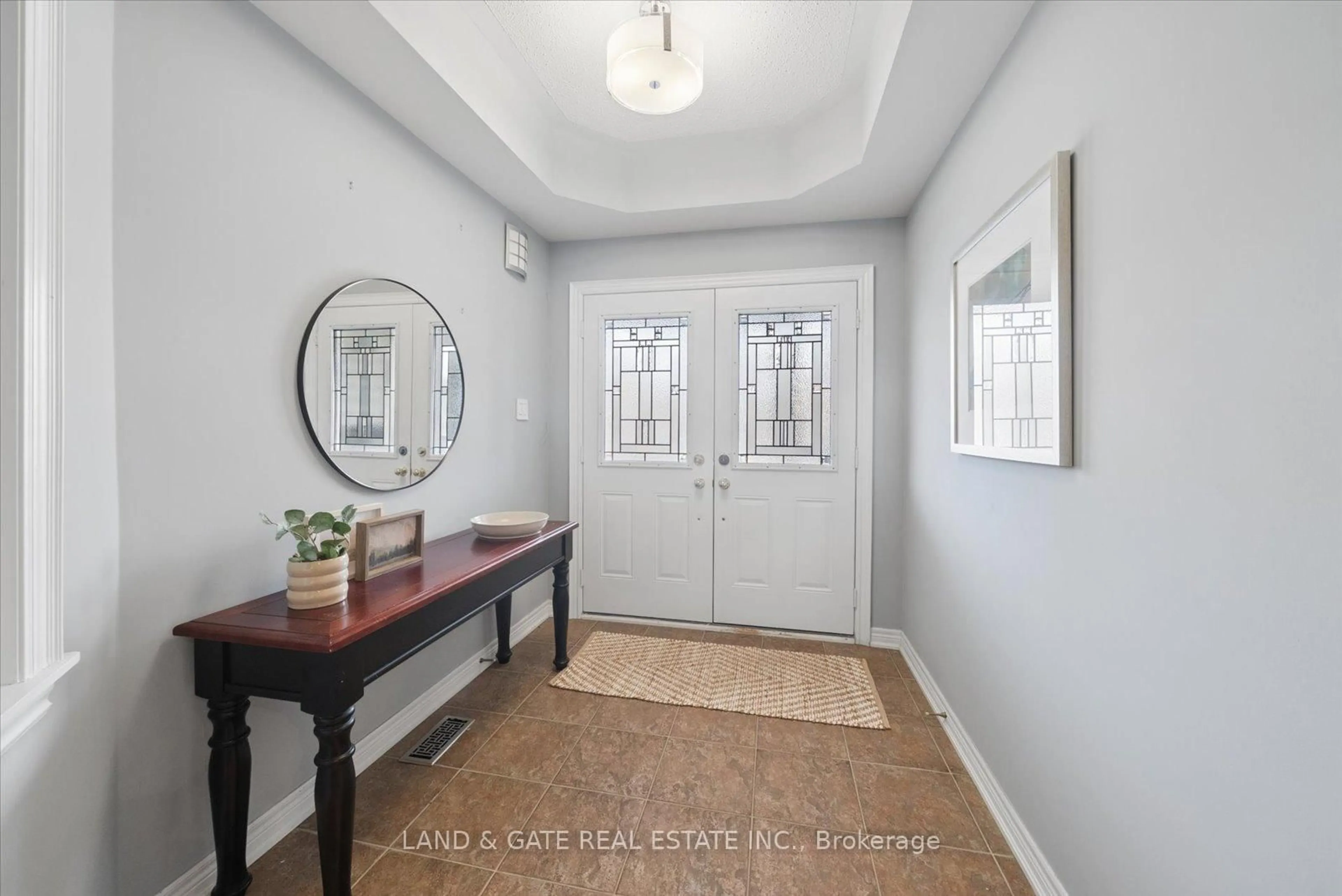 Indoor entryway for 1329 Coldstream Dr, Oshawa Ontario L1K 0B5