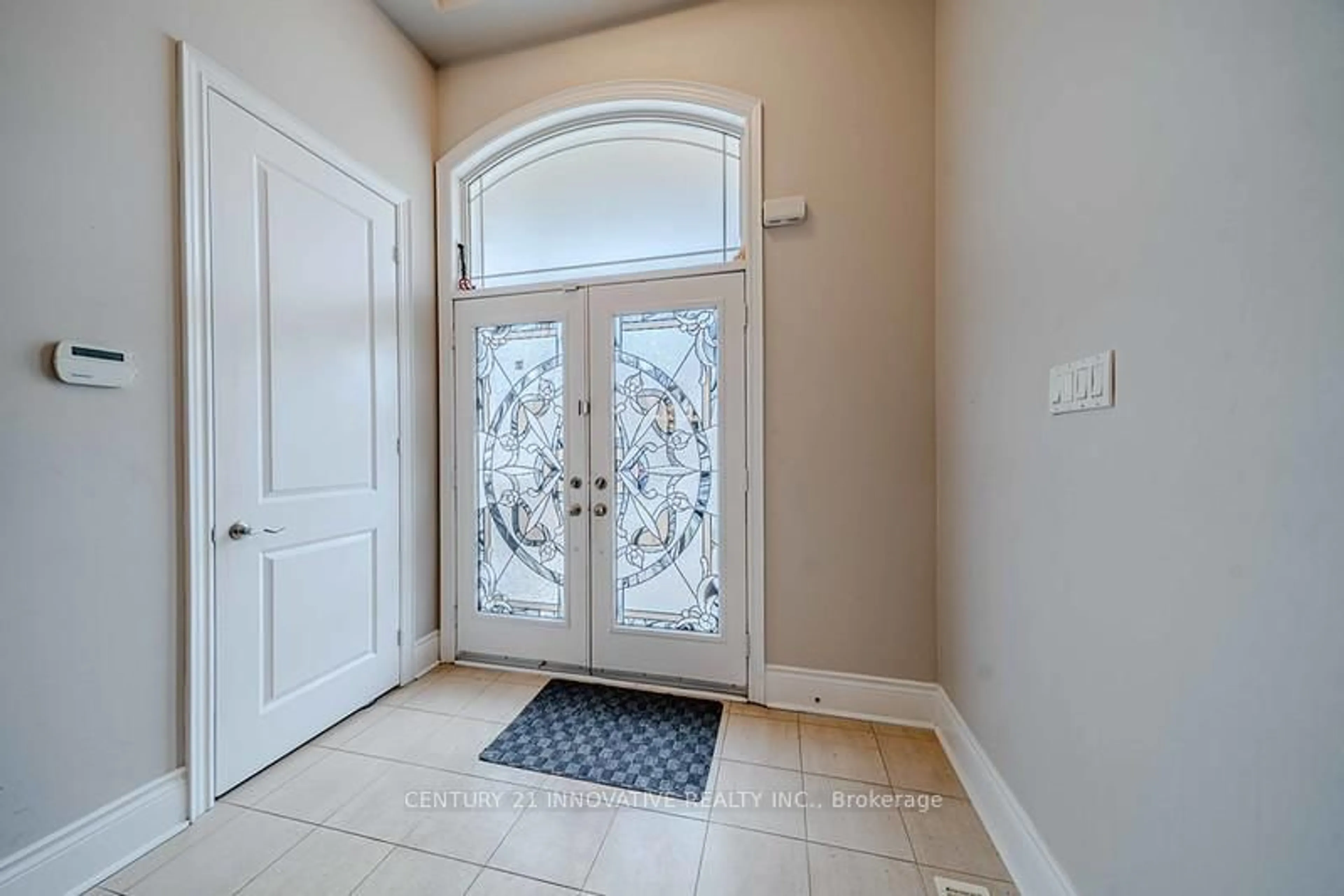 Indoor entryway for 4 Aquilina Crt, Ajax Ontario L1Z 0E5