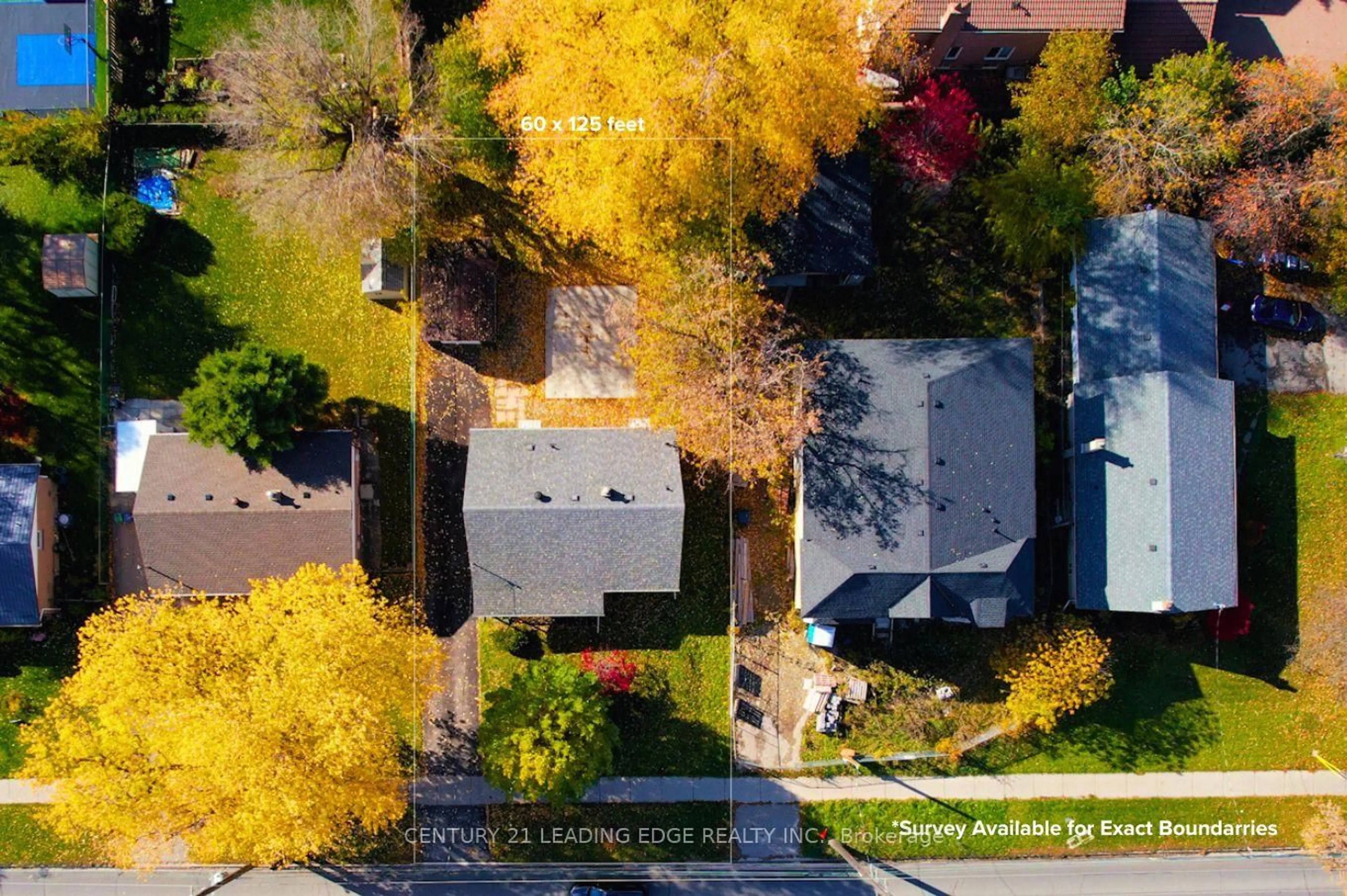 A pic from outside/outdoor area/front of a property/back of a property/a pic from drone, street for 2728 Kennedy Rd, Toronto Ontario M1T 3H9