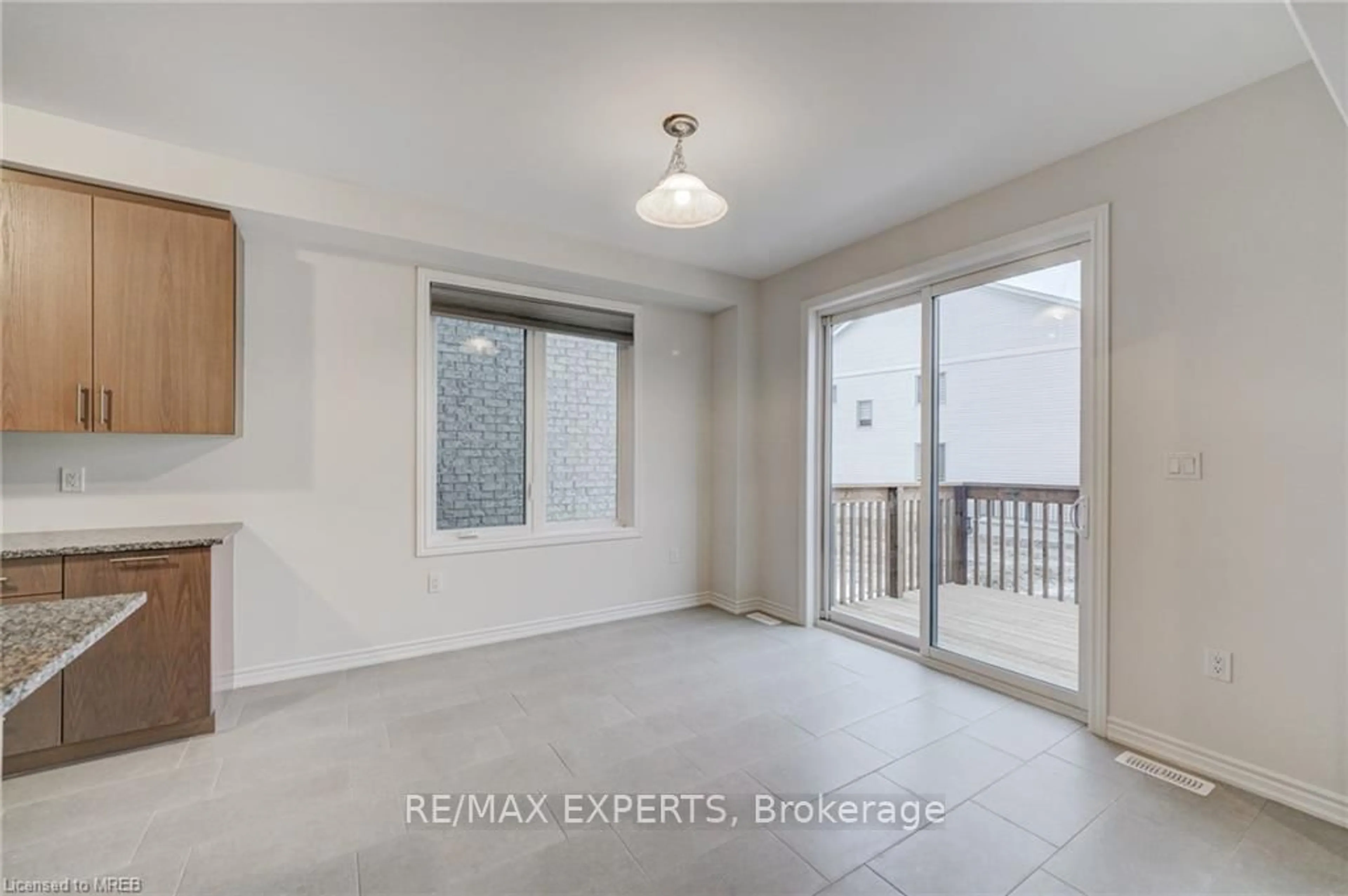 A pic of a room for 185 South Ocean Dr, Oshawa Ontario L1L 0K4