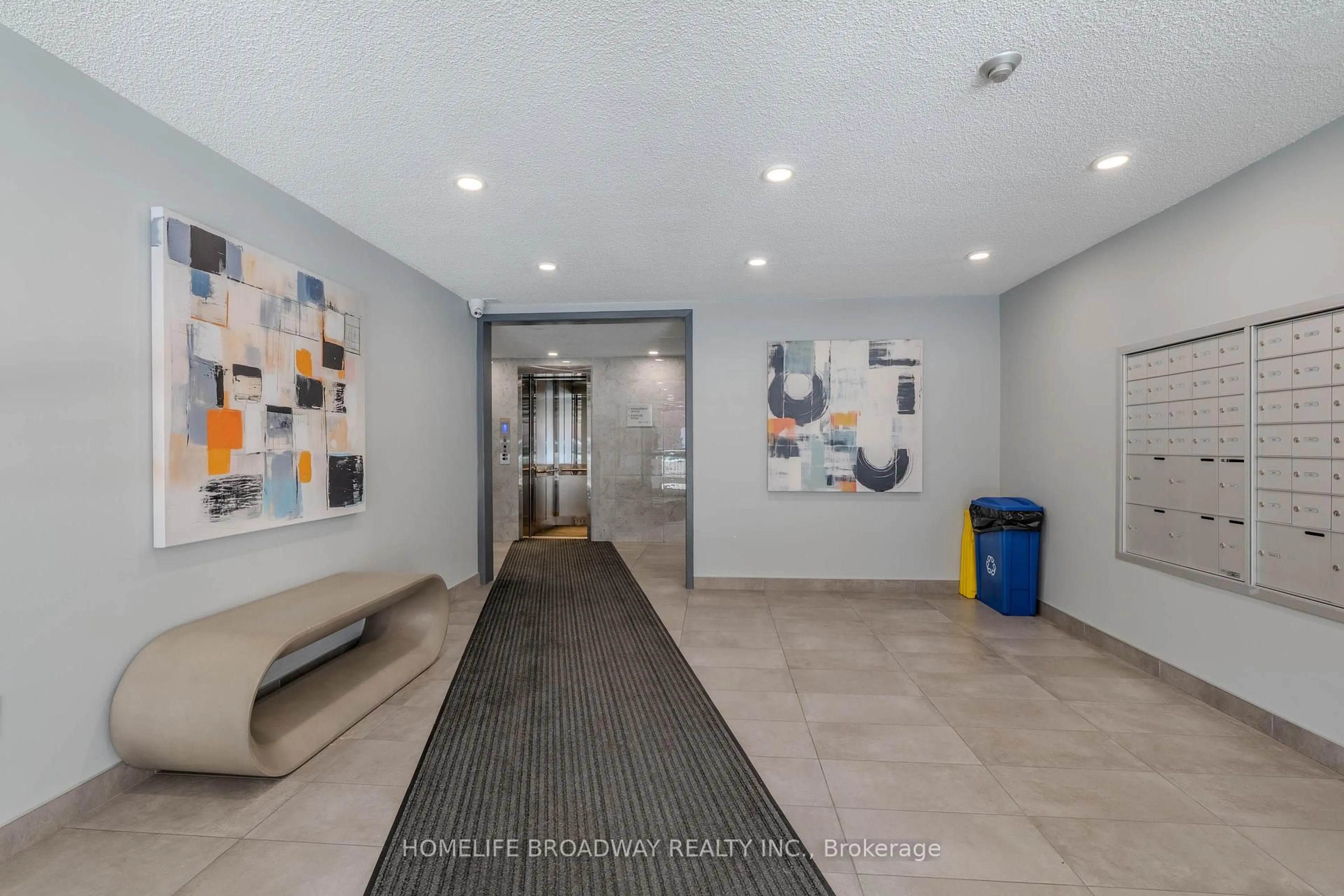 Indoor foyer for 4062 Lawrence Ave #205, Toronto Ontario M1E 4V5