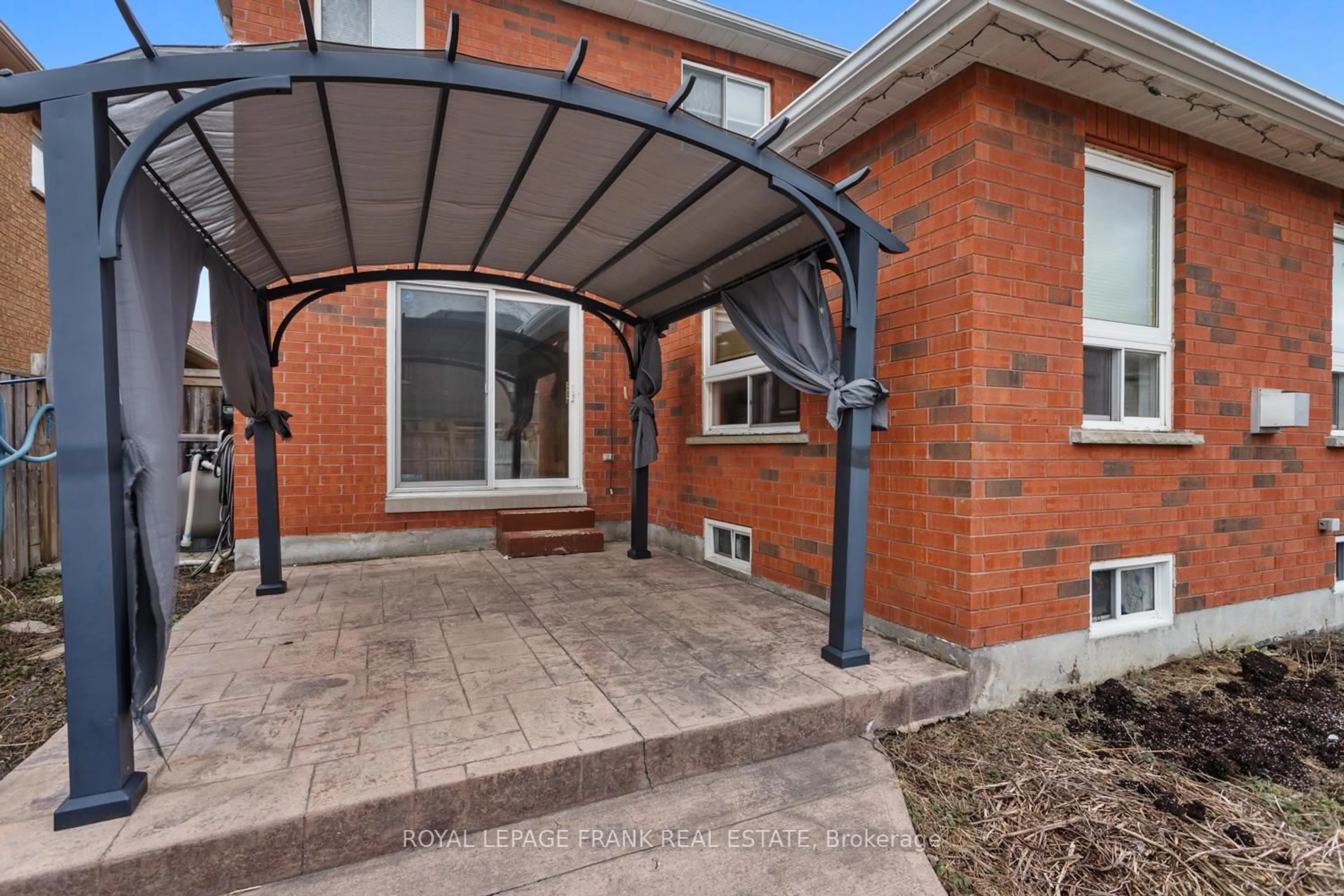 Patio, street for 31 Gabrielle Cres, Whitby Ontario L1R 3M6