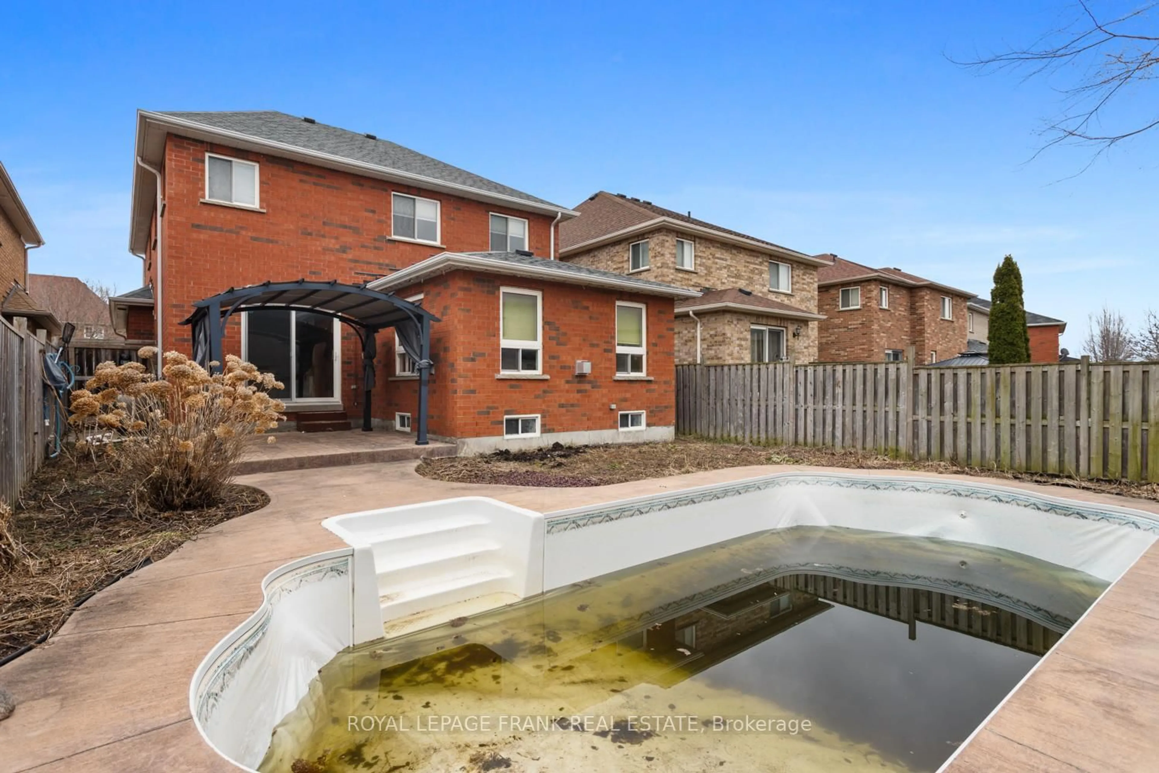 Unknown for 31 Gabrielle Cres, Whitby Ontario L1R 3M6