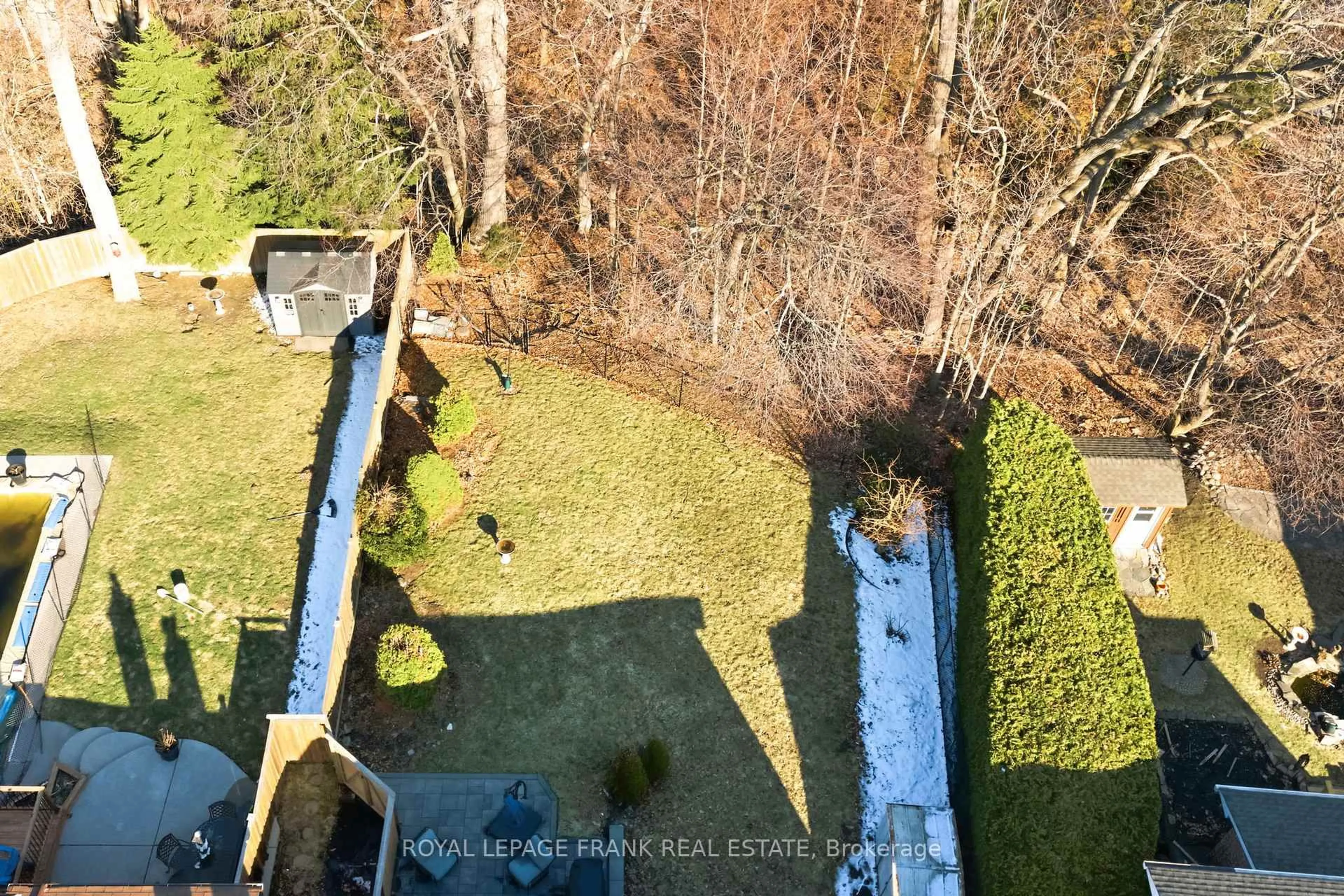 A pic from outside/outdoor area/front of a property/back of a property/a pic from drone, forest/trees view for 565 Charrington Ave, Oshawa Ontario L1G 7L7