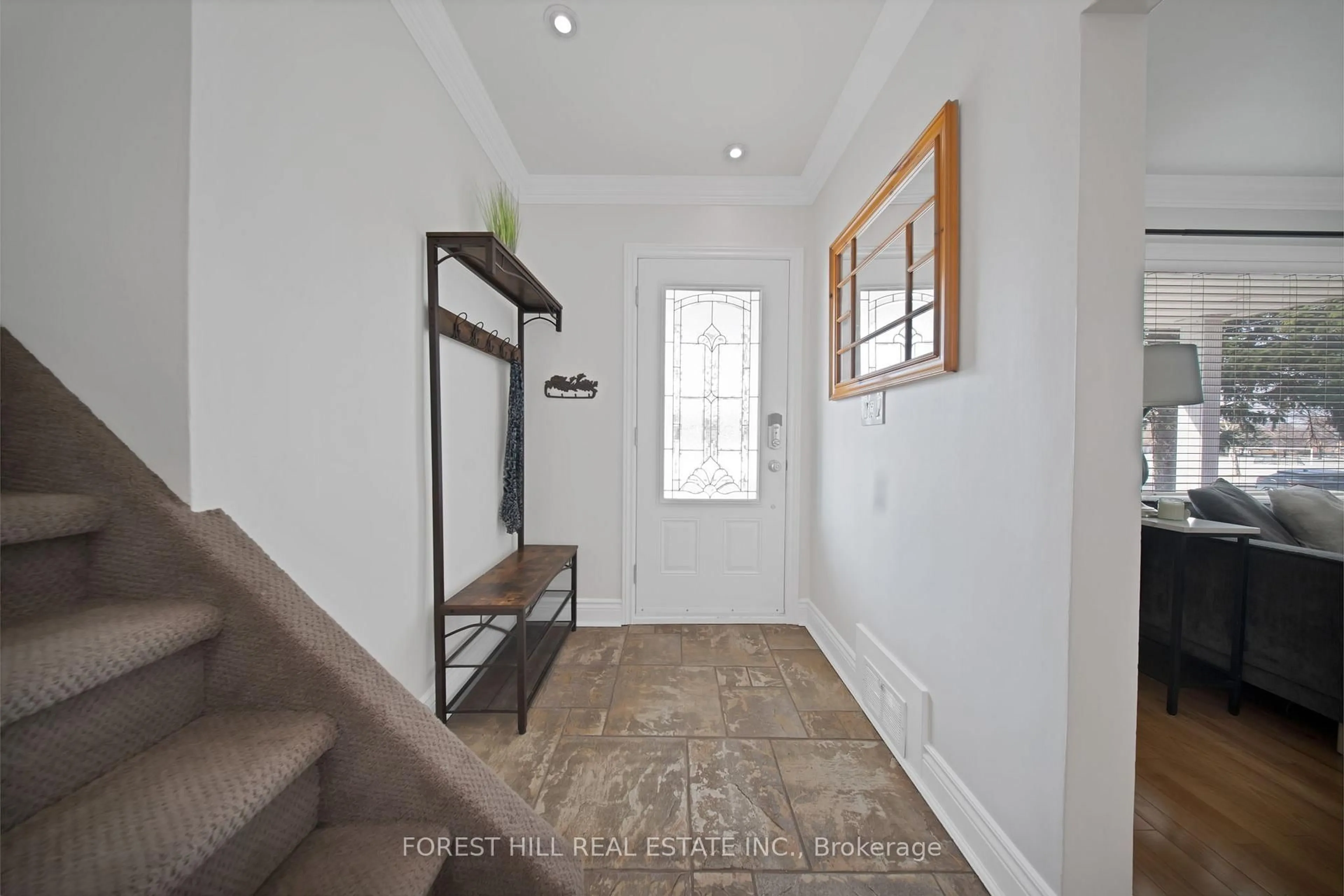 Indoor entryway for 34 Edge Park Ave, Toronto Ontario M1L 2E6
