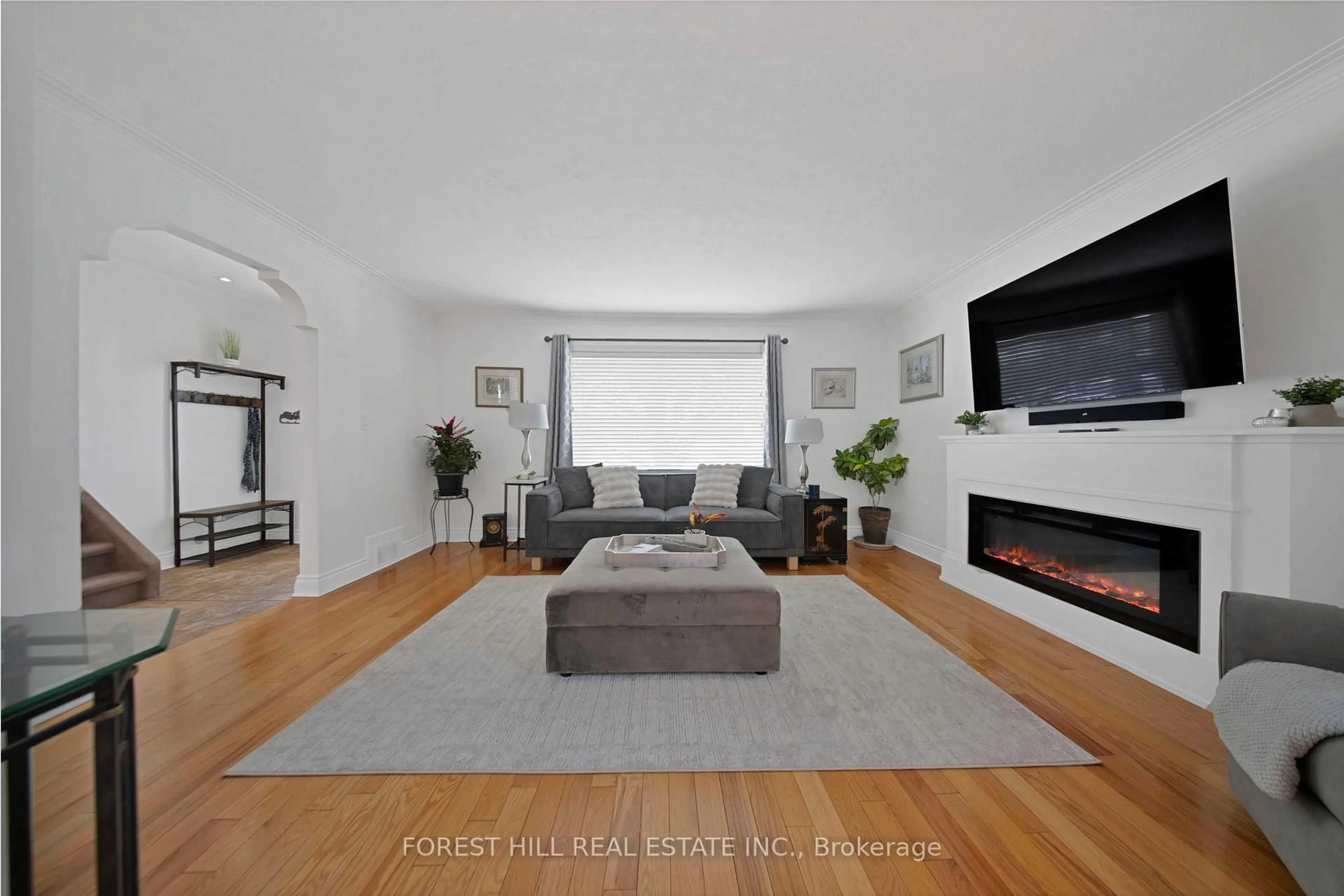 Living room with furniture, unknown for 34 Edge Park Ave, Toronto Ontario M1L 2E6