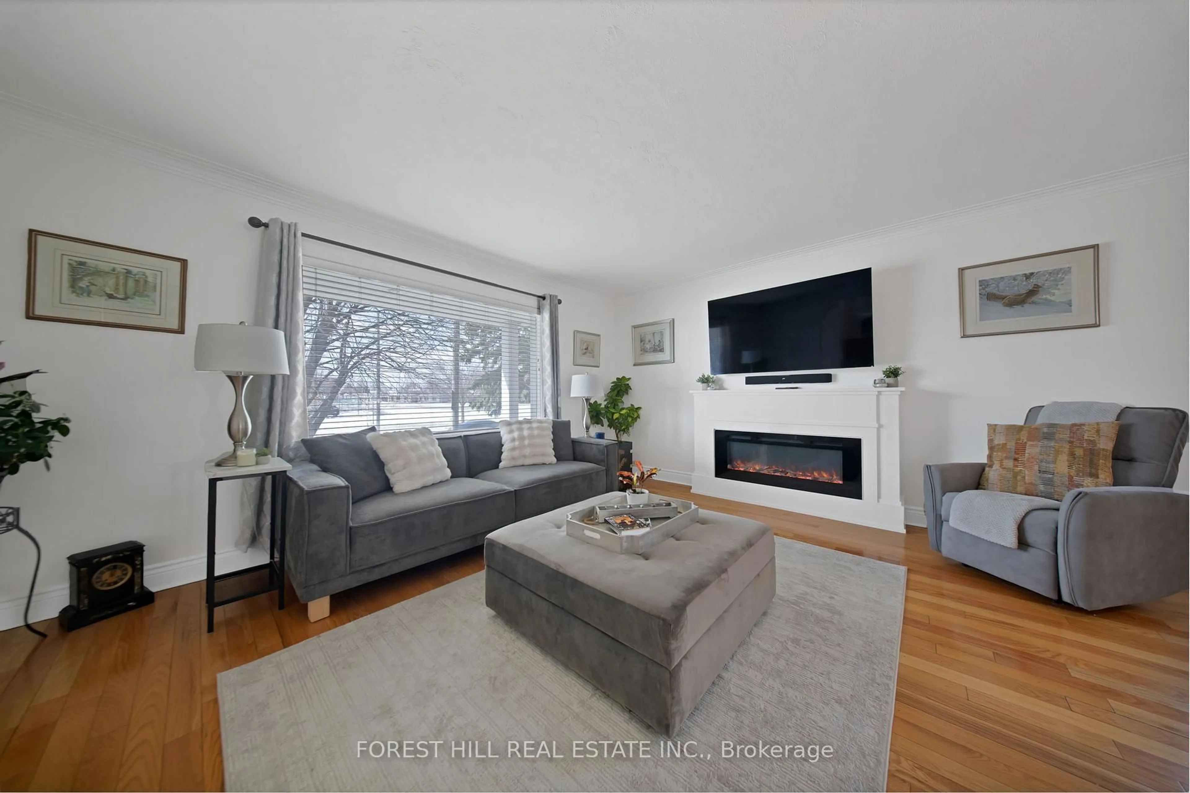 Living room with furniture, unknown for 34 Edge Park Ave, Toronto Ontario M1L 2E6