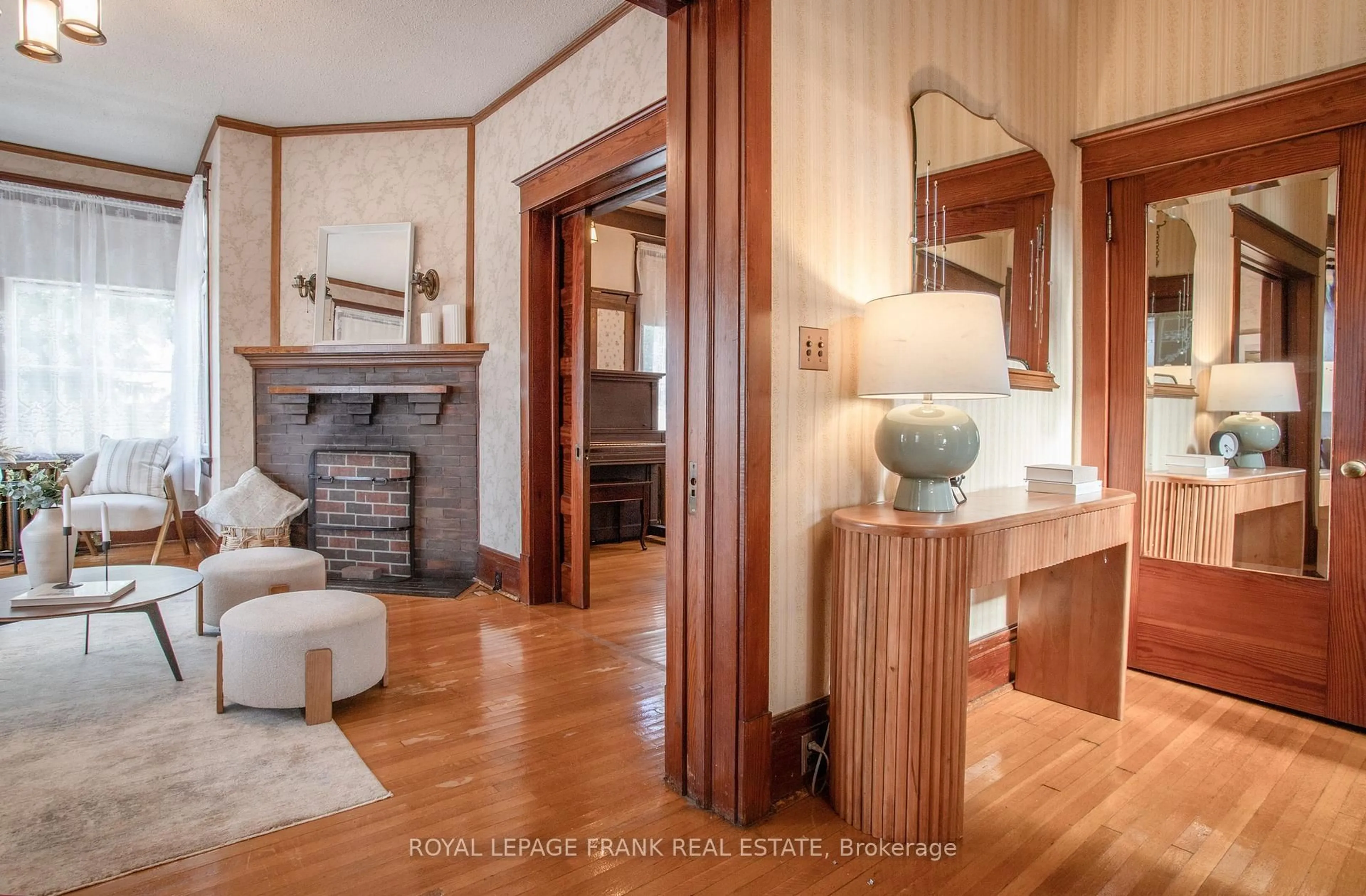 Unknown for 33 Fairbanks St, Oshawa Ontario L1H 2L7