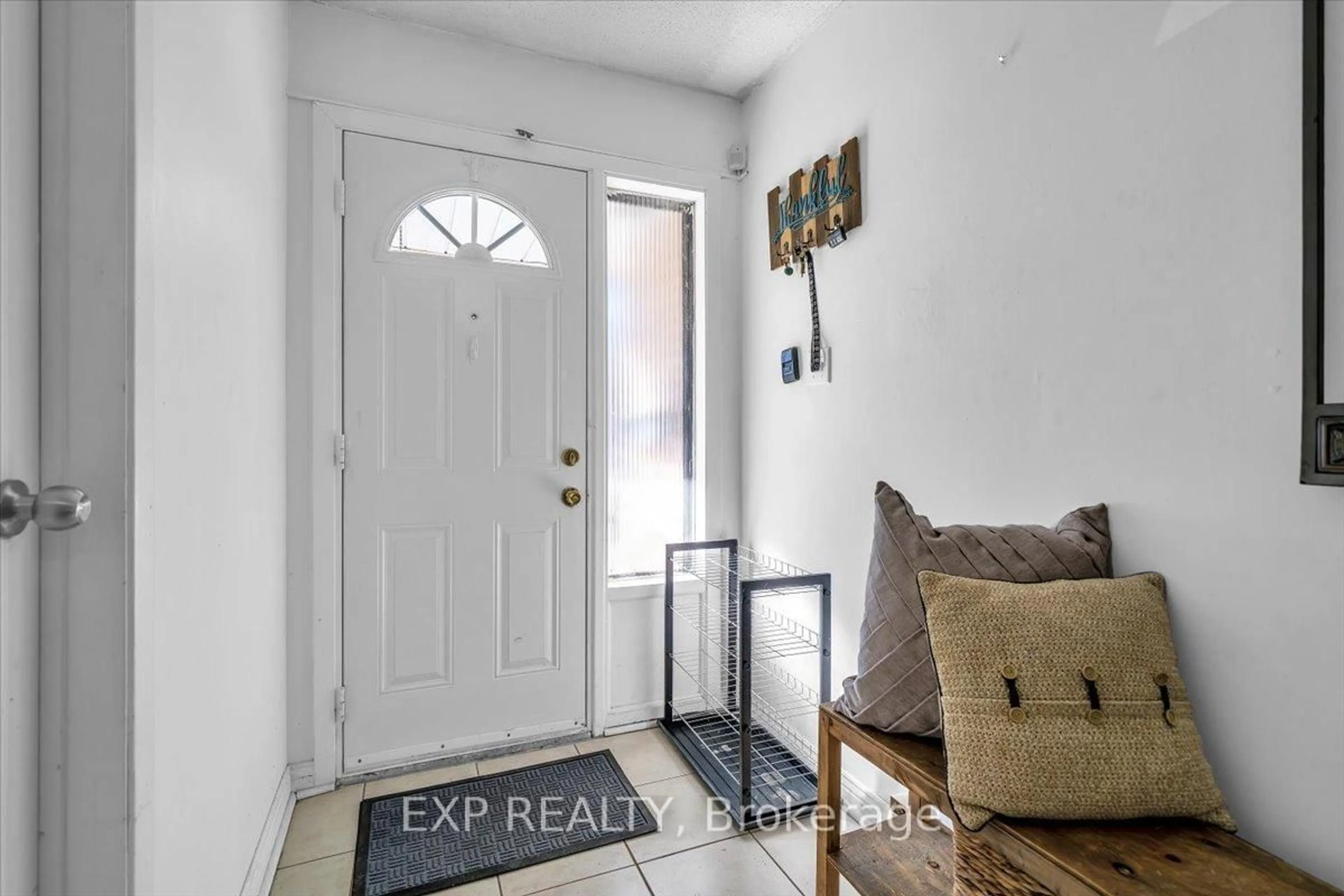 Indoor entryway for 1415 Fieldlight Blvd #17, Pickering Ontario L1V 2S3