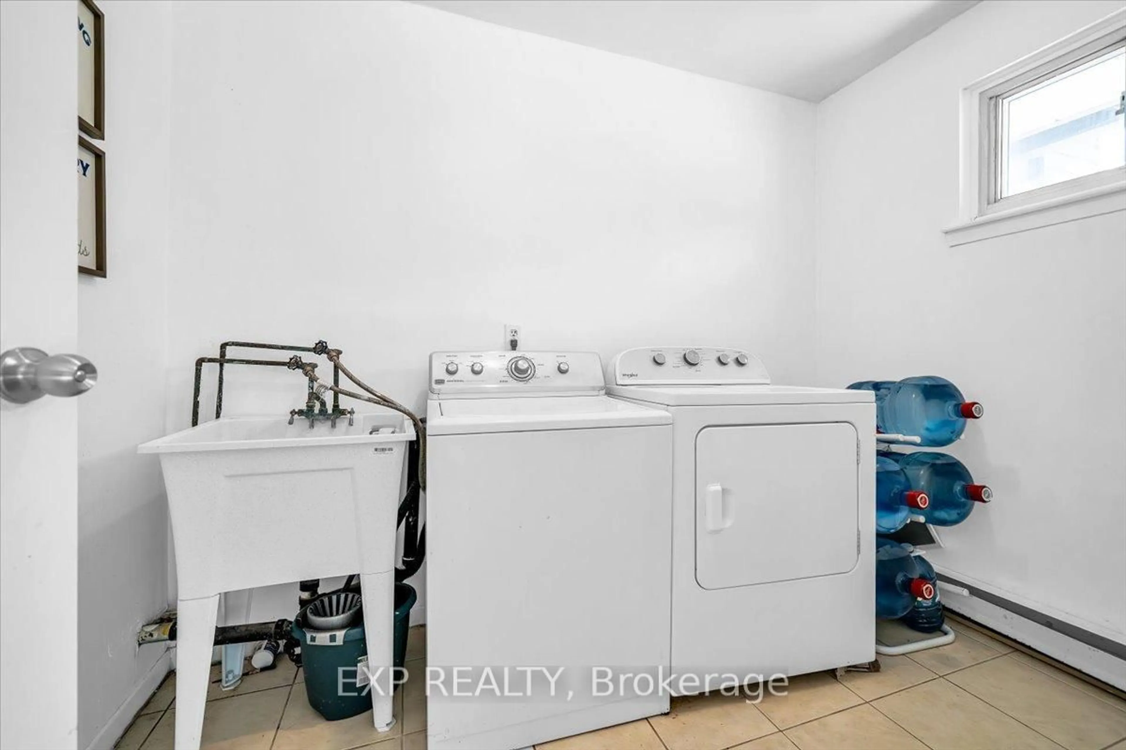 Laundry room for 1415 Fieldlight Blvd #17, Pickering Ontario L1V 2S3