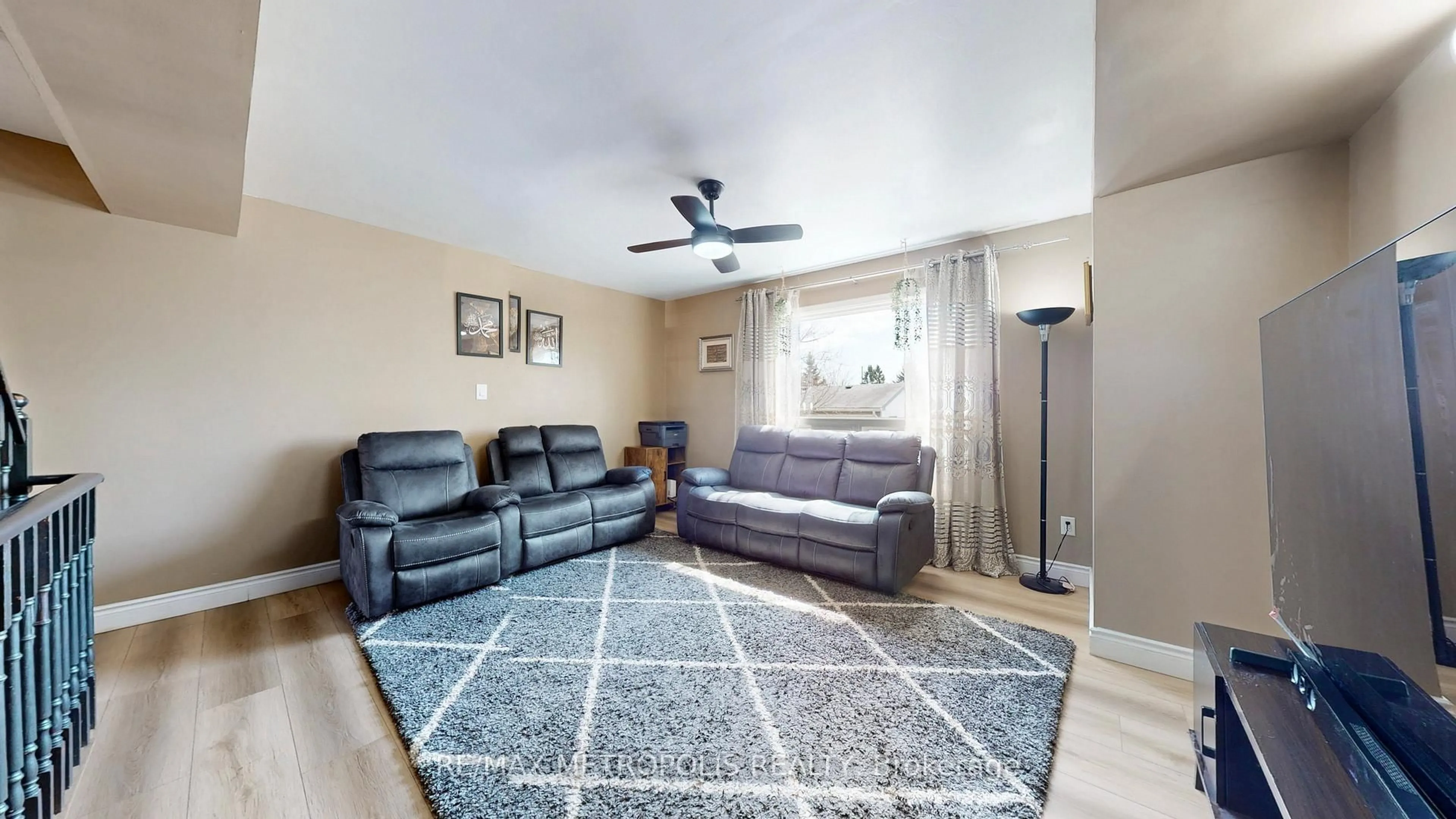 Living room with furniture, unknown for 601 Galahad Dr #19, Oshawa Ontario L1K 1L9