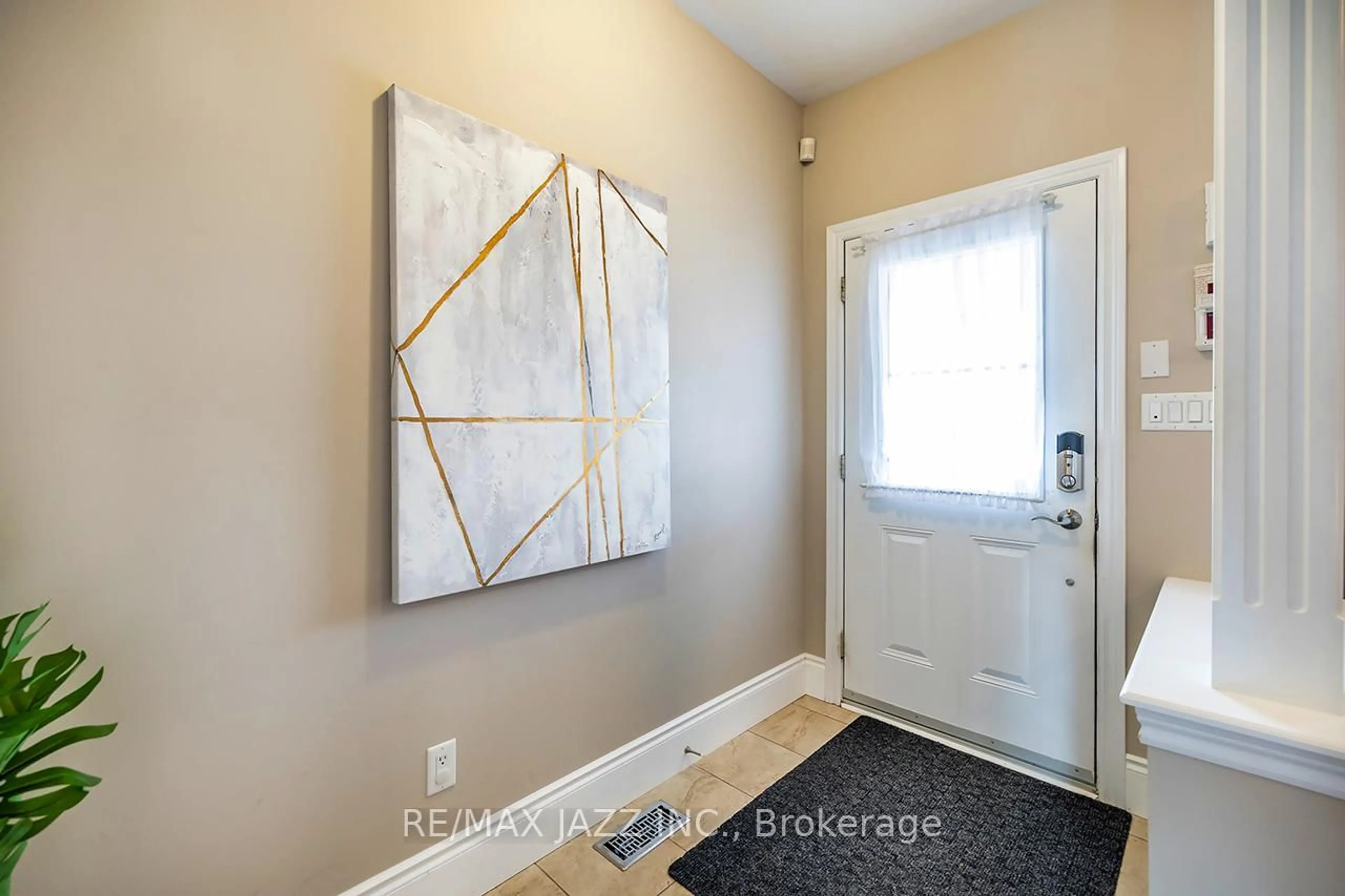 Indoor entryway for 892 Barbados St, Oshawa Ontario L1J 0A5