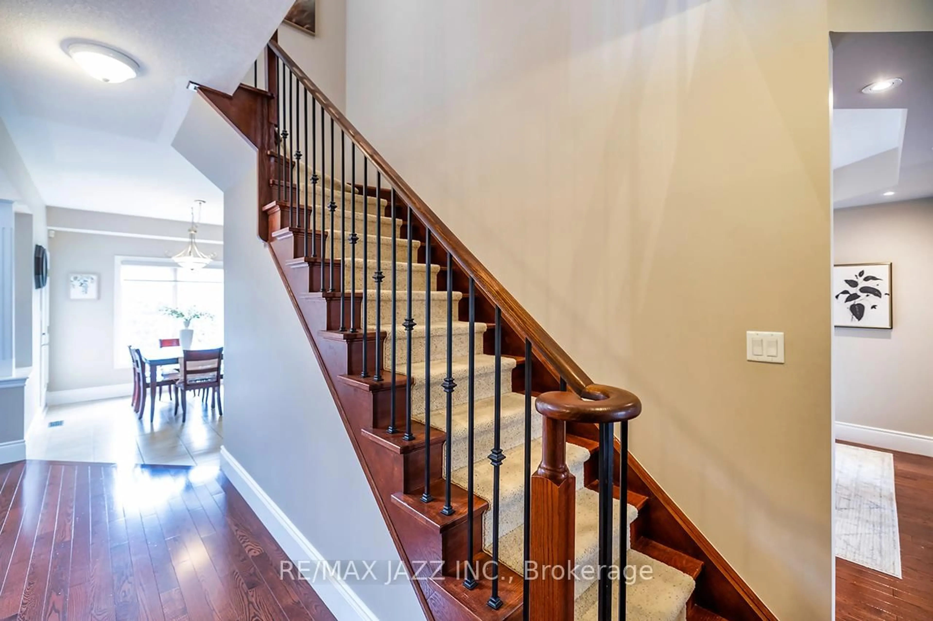 Stairs for 892 Barbados St, Oshawa Ontario L1J 0A5