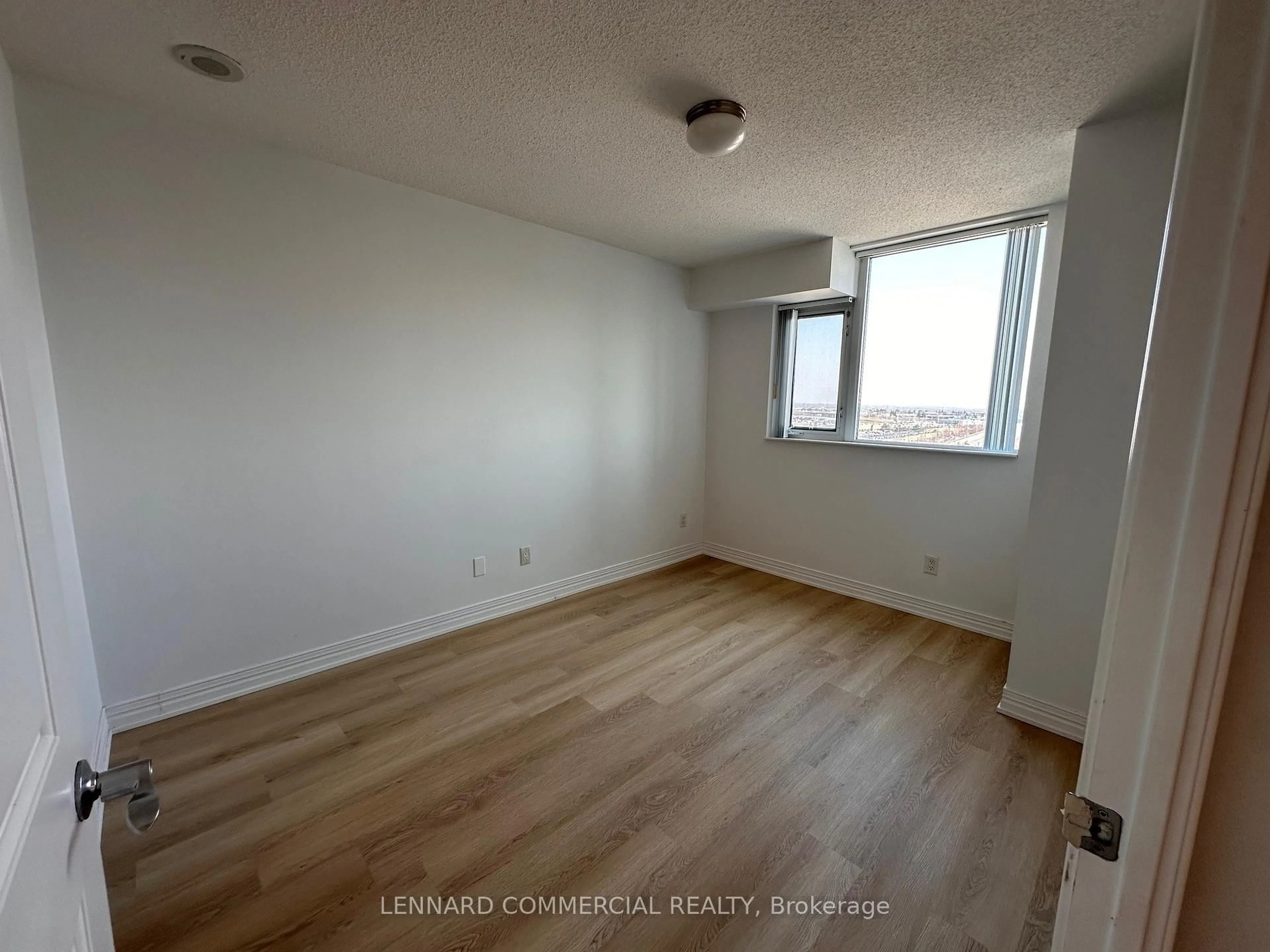 A pic of a room for 90 Scottfield Dr #816, Toronto Ontario M1S 5W4