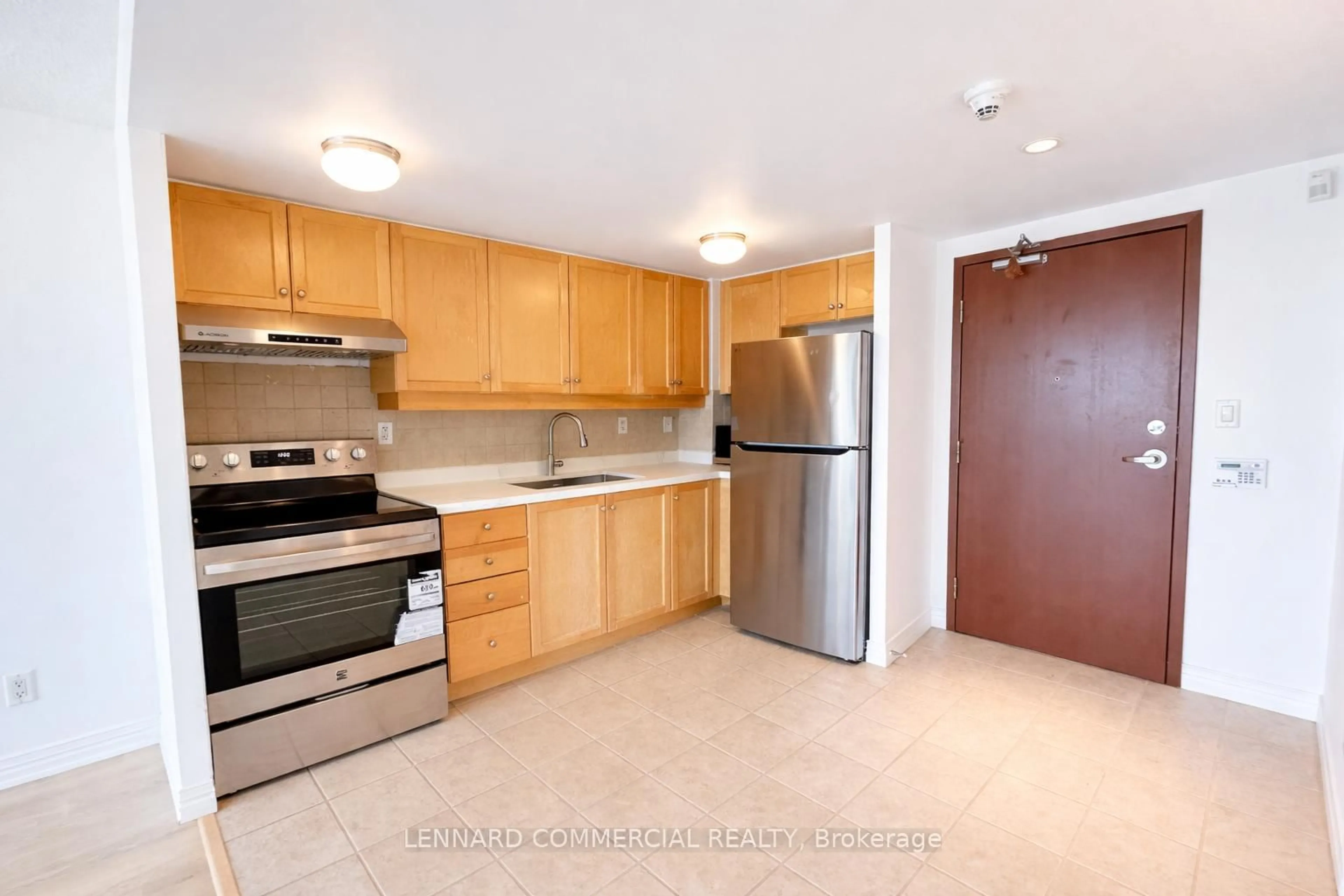 Standard kitchen, unknown for 90 Scottfield Dr #816, Toronto Ontario M1S 5W4
