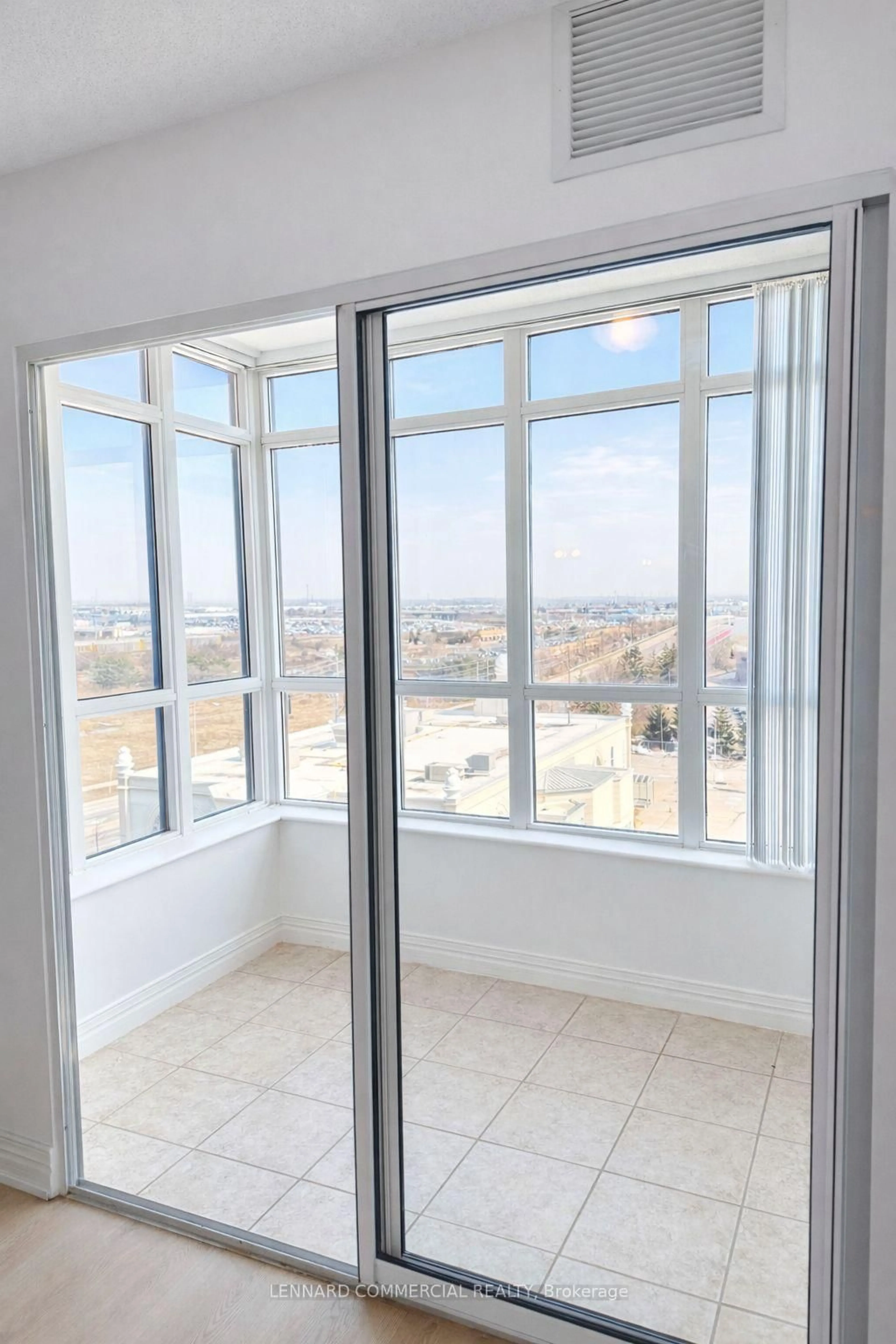 A pic of a room for 90 Scottfield Dr #816, Toronto Ontario M1S 5W4