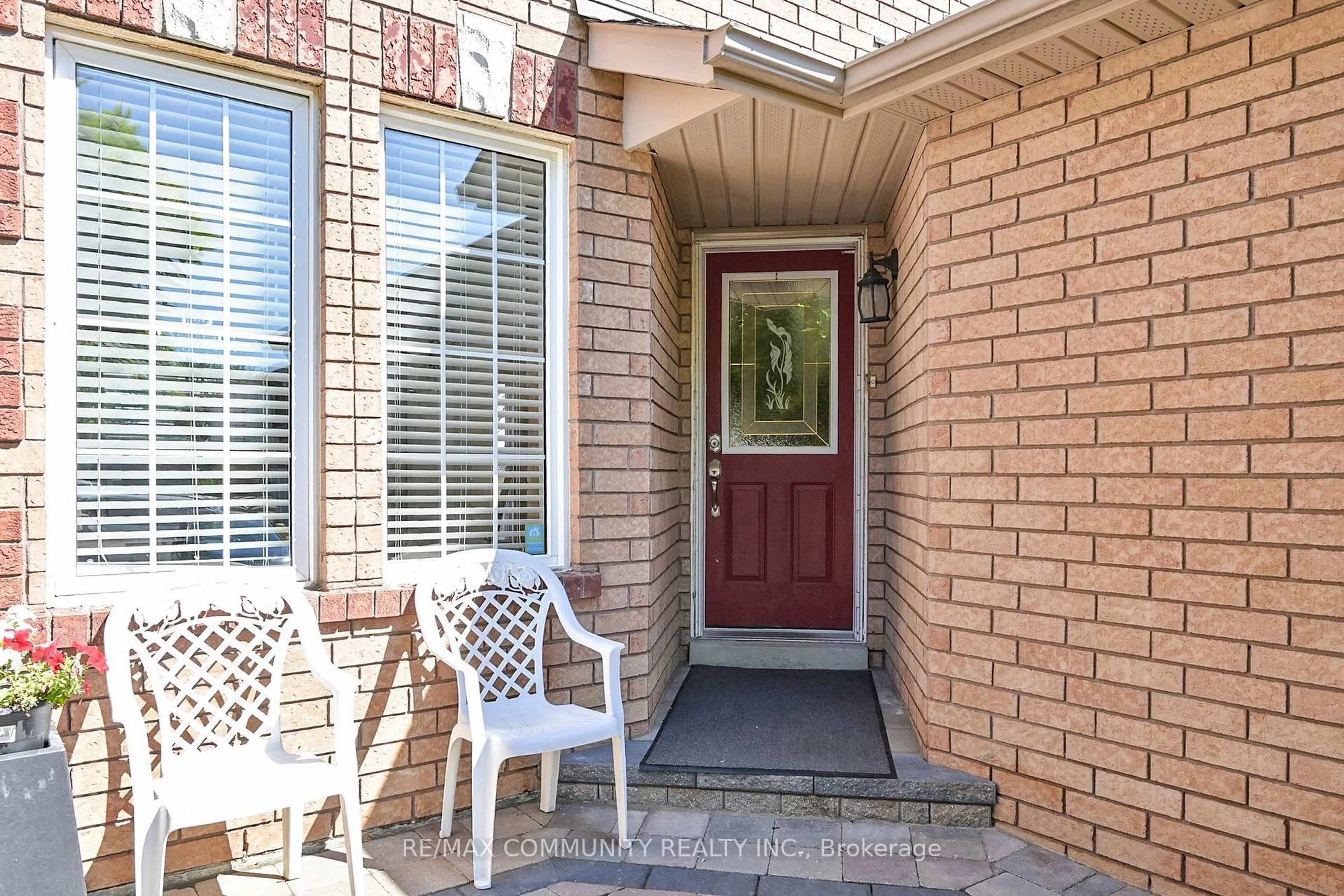 Indoor entryway for 95 John Walter Cres, Clarington Ontario L1E 2W8