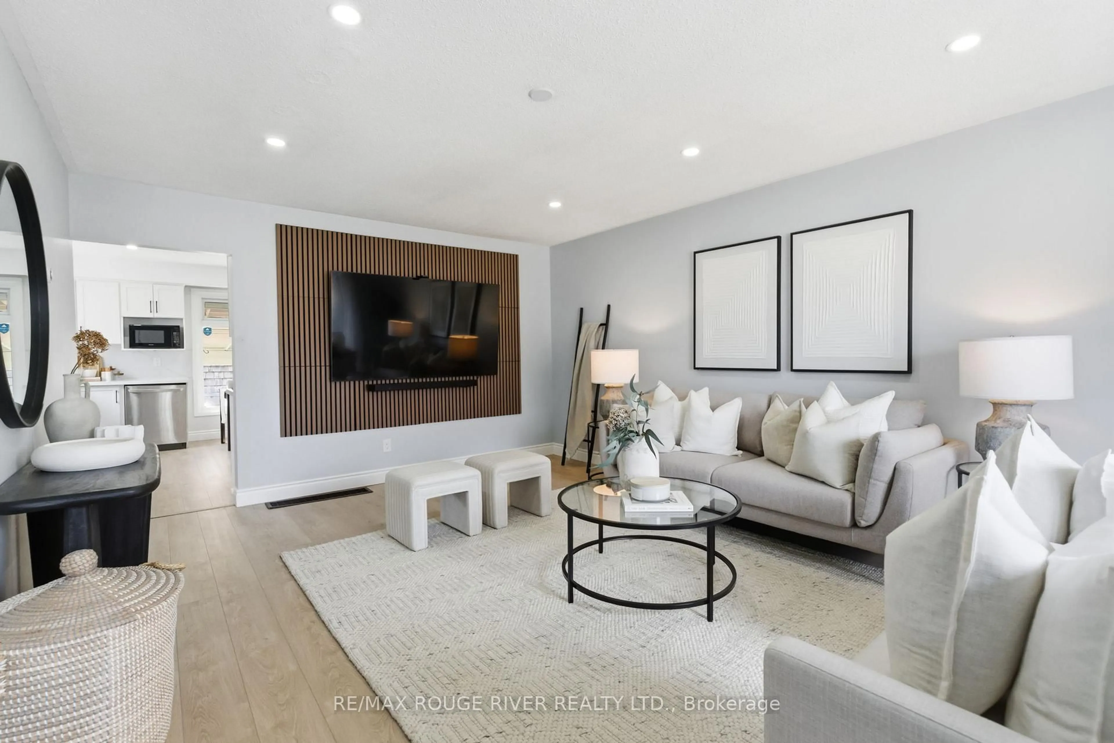 Living room with furniture, unknown for 238 Waverly St, Oshawa Ontario L1J 5V4