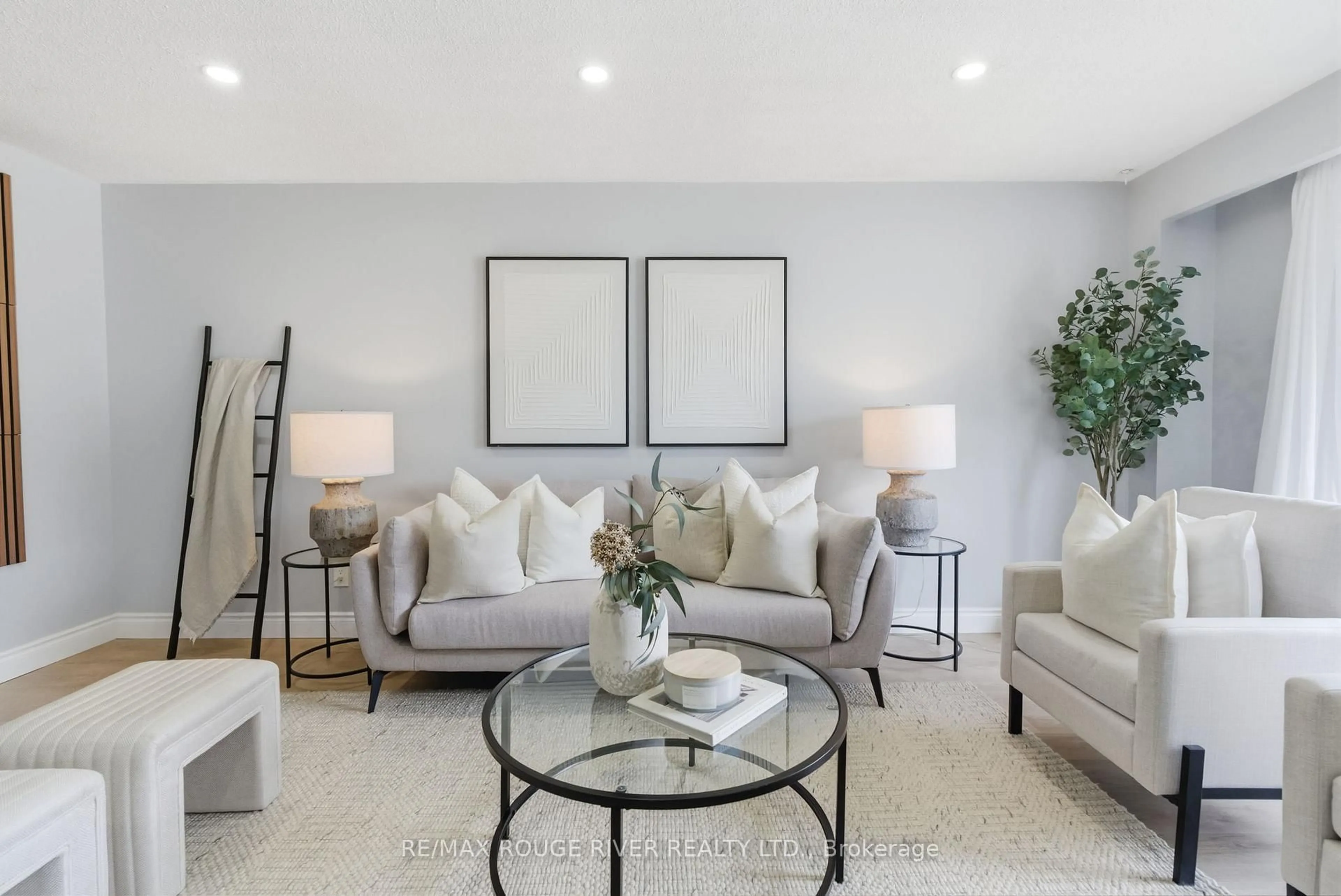 Living room with furniture, unknown for 238 Waverly St, Oshawa Ontario L1J 5V4