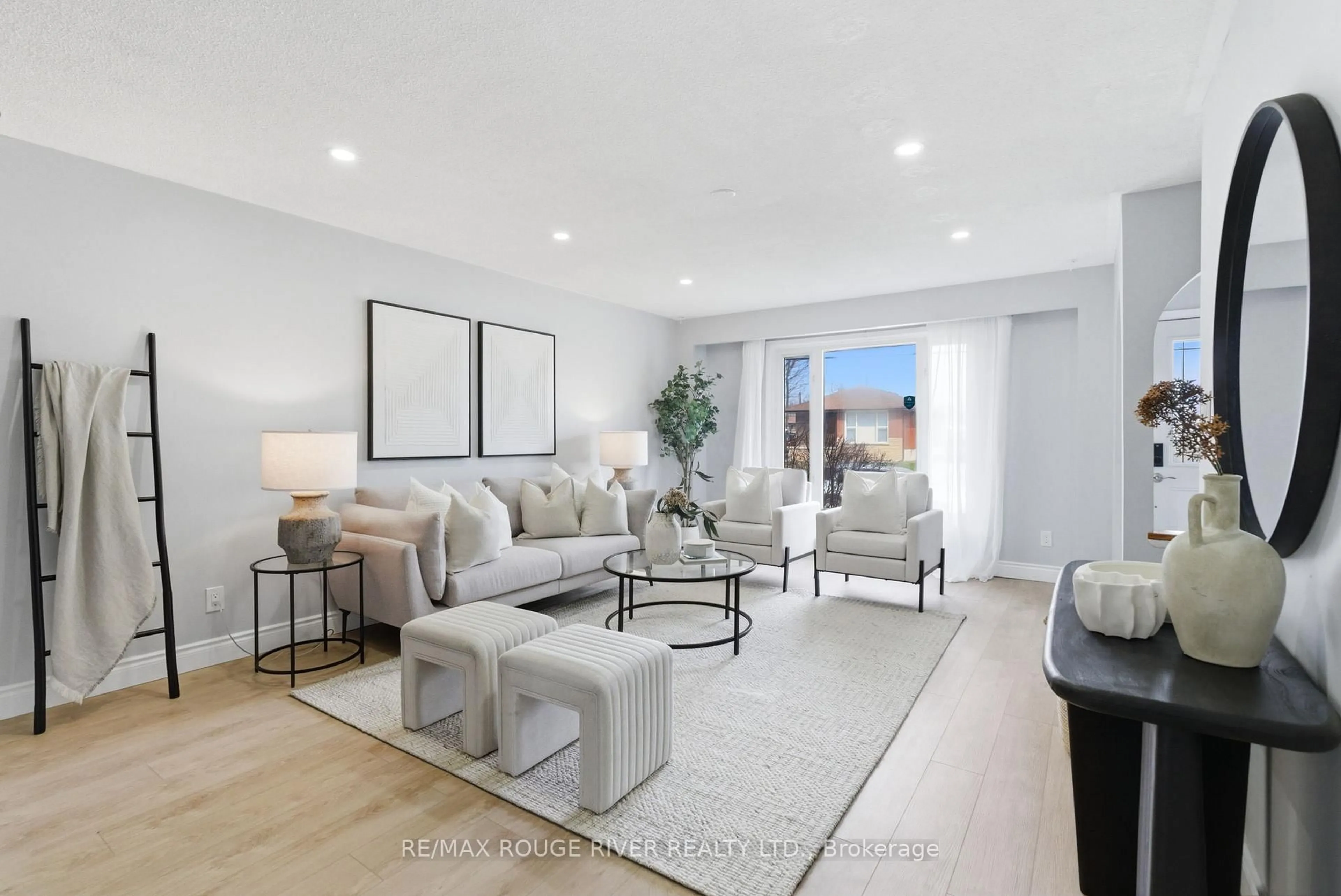 Living room with furniture, unknown for 238 Waverly St, Oshawa Ontario L1J 5V4