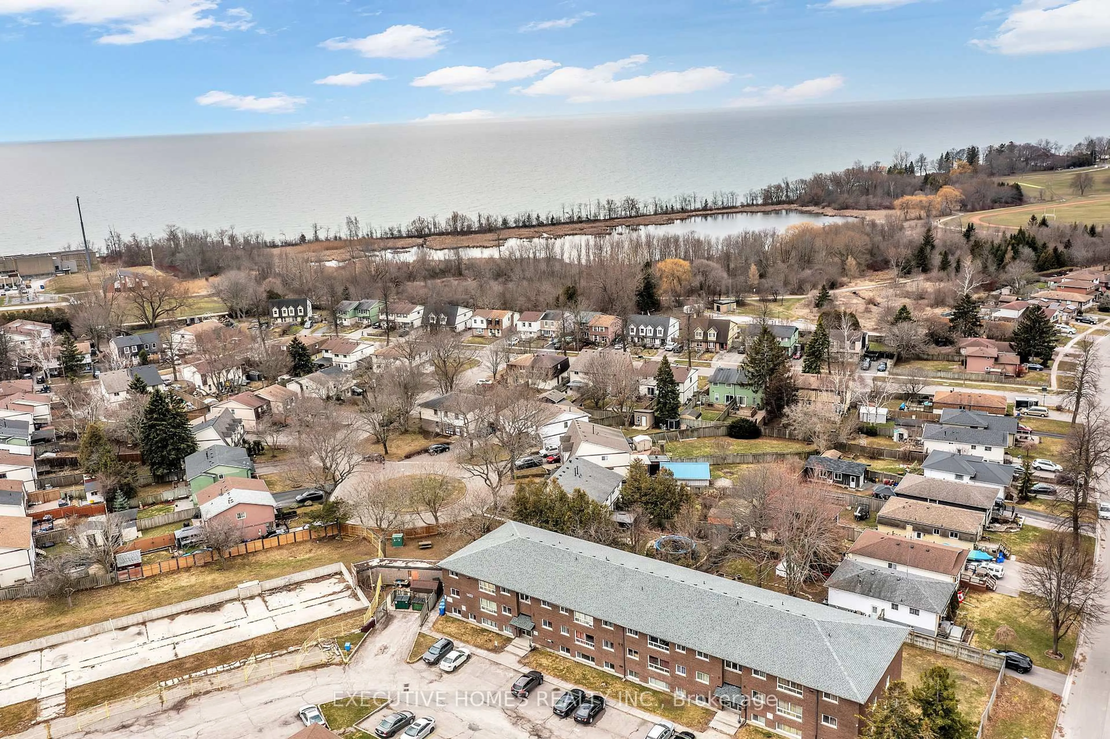 A pic from outside/outdoor area/front of a property/back of a property/a pic from drone, city buildings view from balcony for 318 Rondeau Crt, Oshawa Ontario L1J 6N4