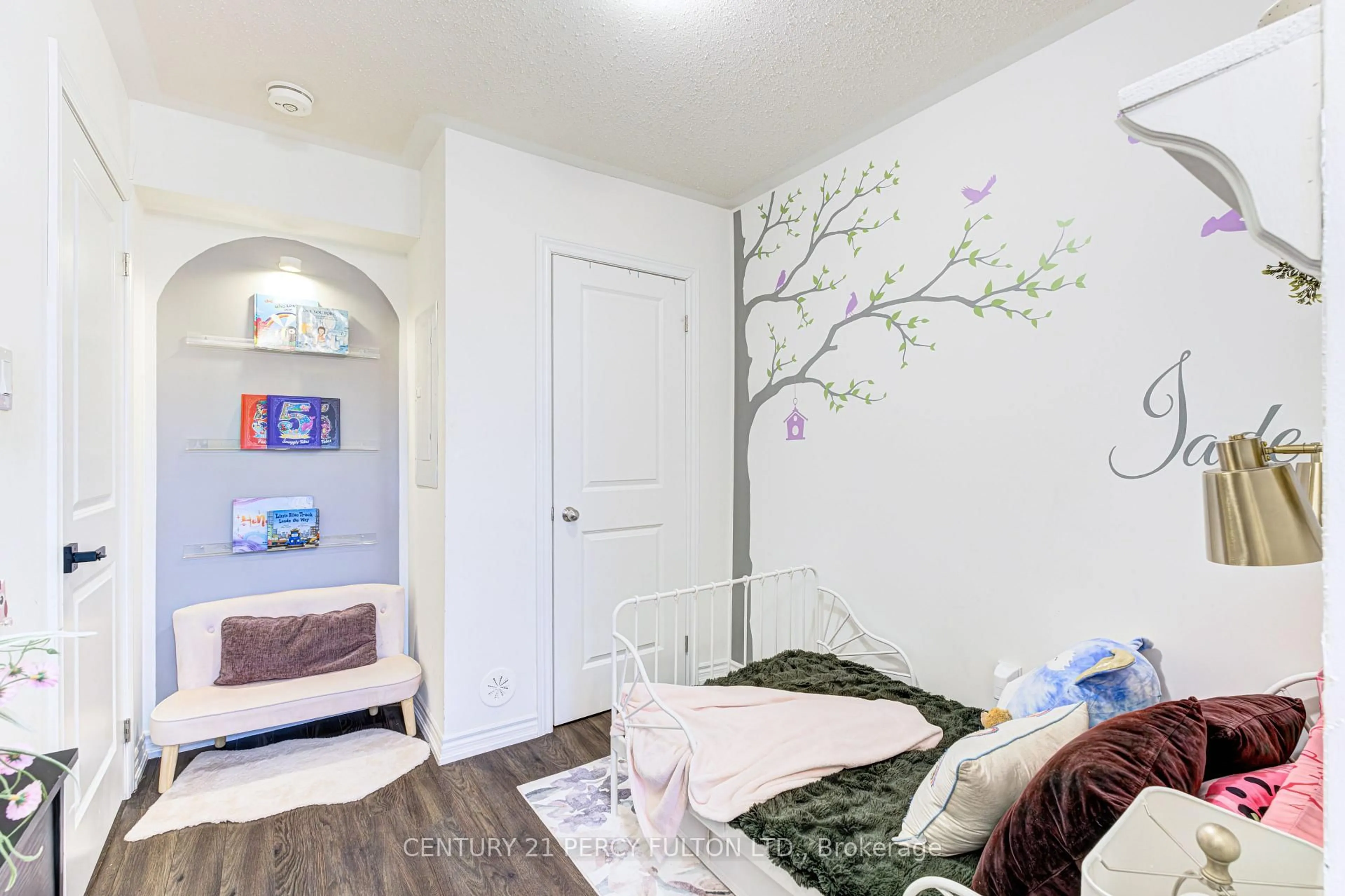 Indoor entryway for 2566 William Jackson Dr, Pickering Ontario L1X 0E5