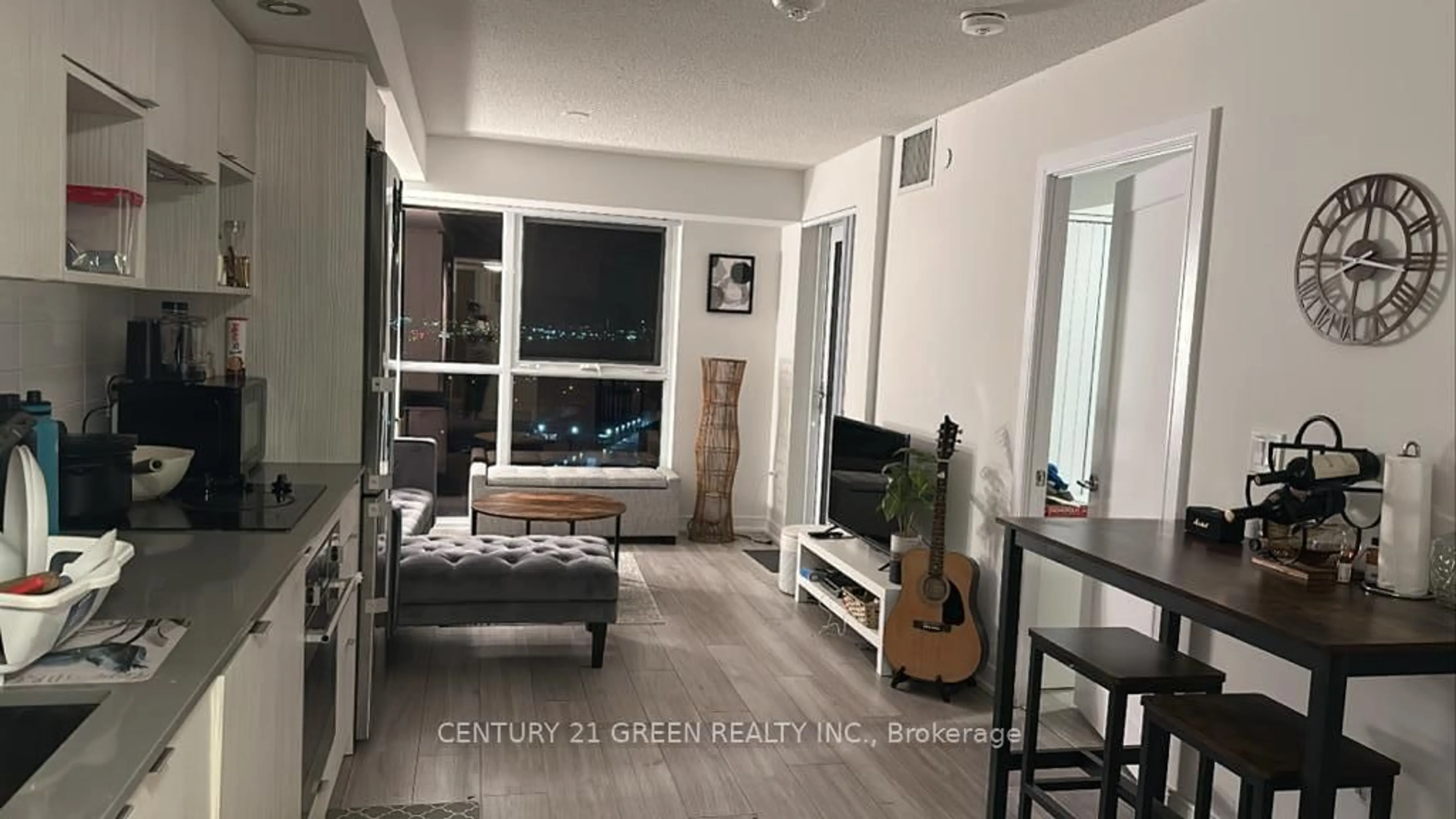 A pic of a room for 225 Village Green Sq #1501, Toronto Ontario M1S 0N4