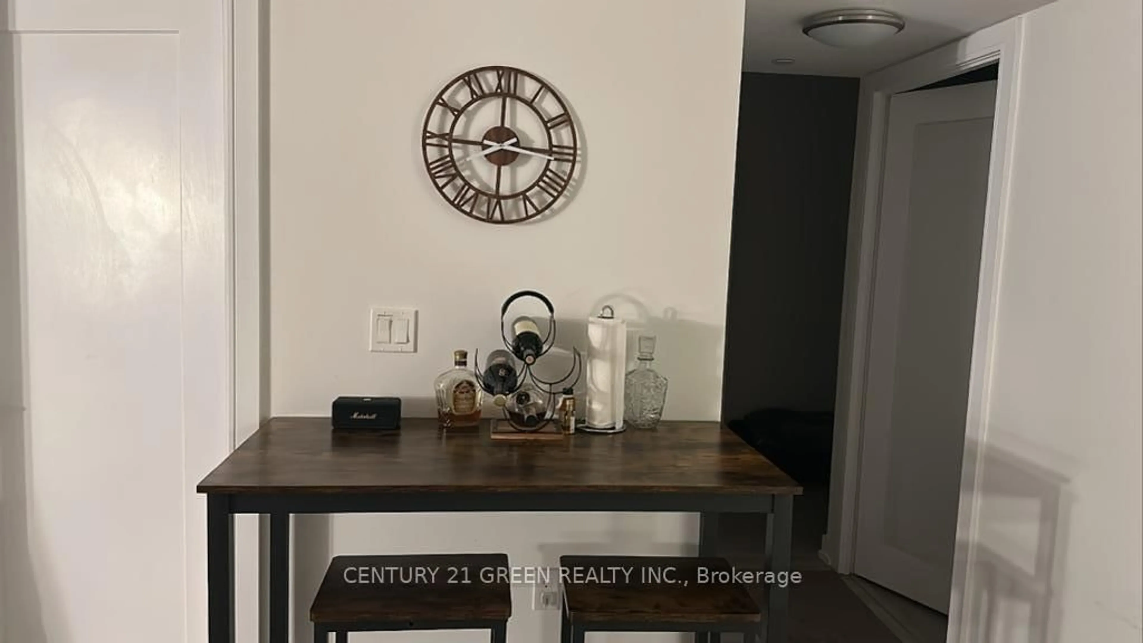 Indoor entryway for 225 Village Green Sq #1501, Toronto Ontario M1S 0N4