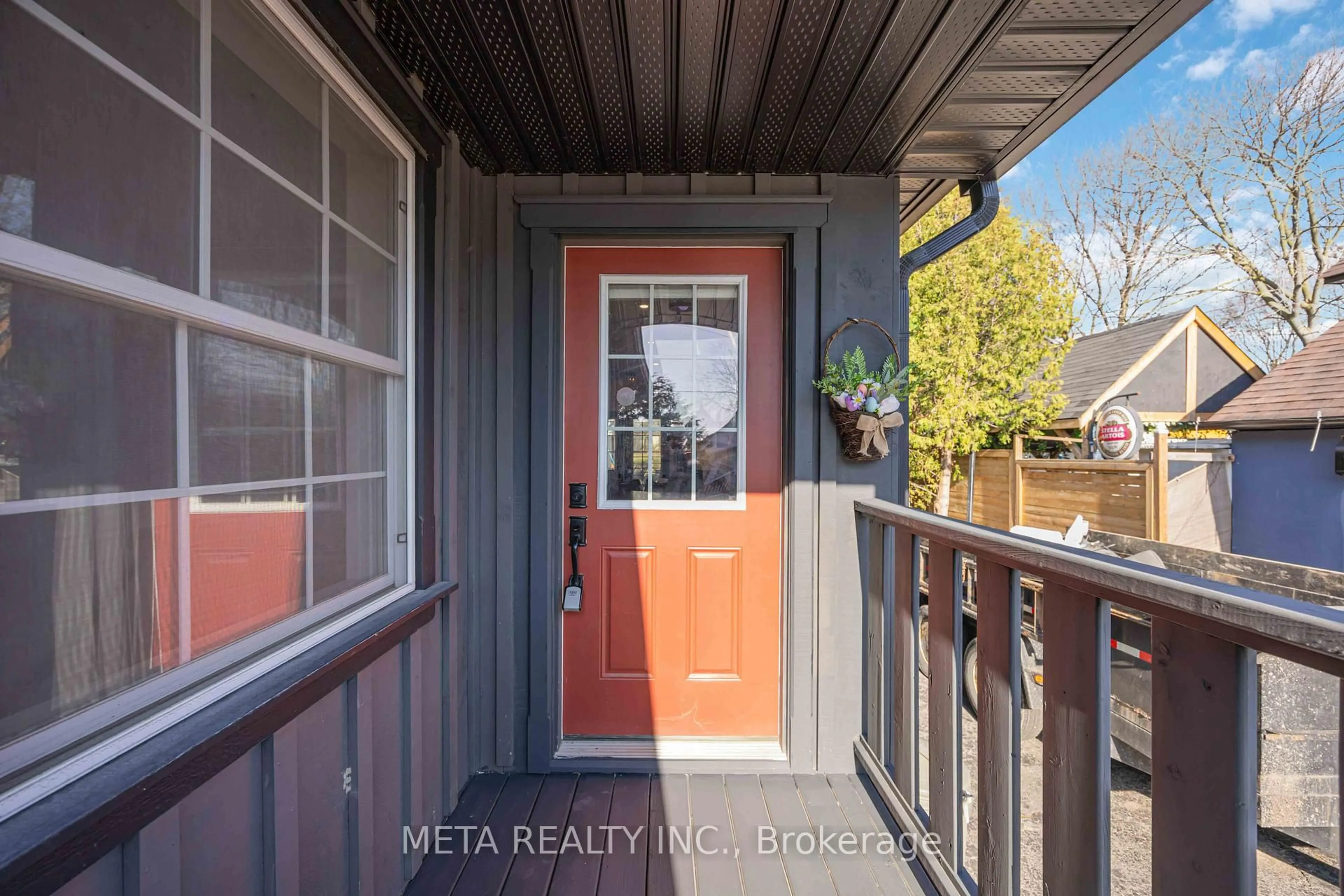 Indoor entryway for 391 Verdun Rd, Oshawa Ontario L1H 5T7