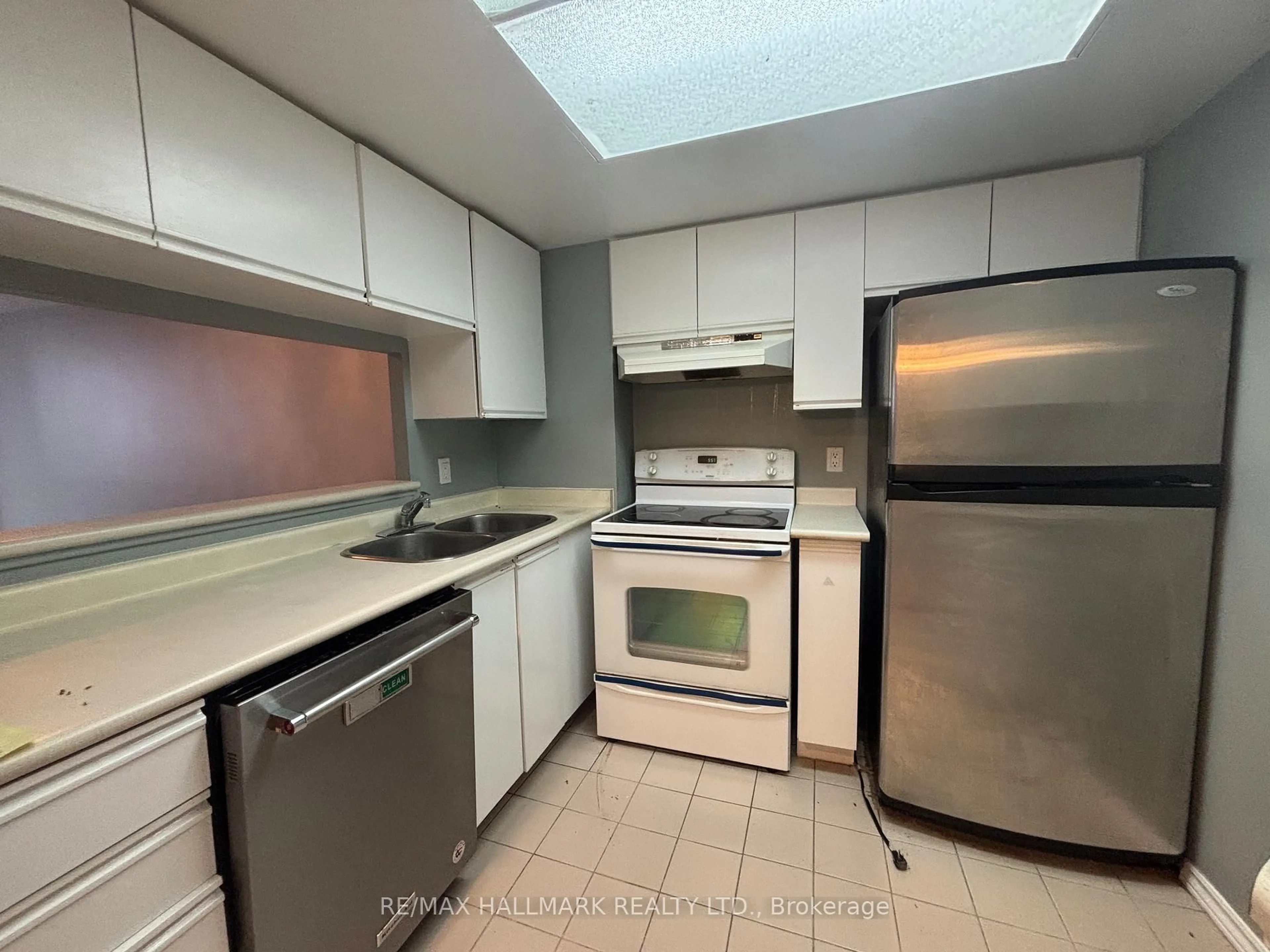 Standard kitchen, unknown for 1470 Midland Ave #1003, Toronto Ontario M1P 3B9