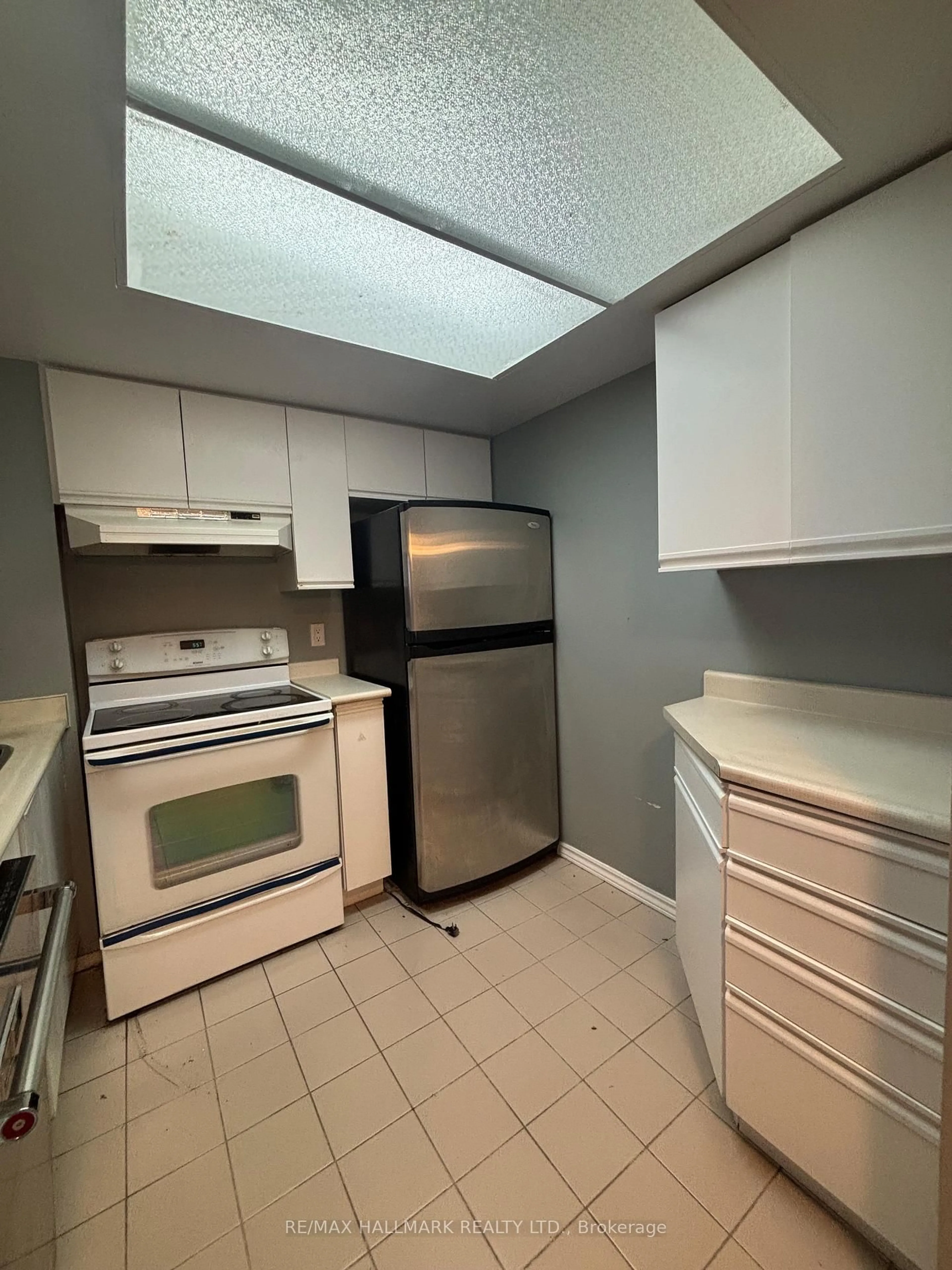 Standard kitchen, unknown for 1470 Midland Ave #1003, Toronto Ontario M1P 3B9