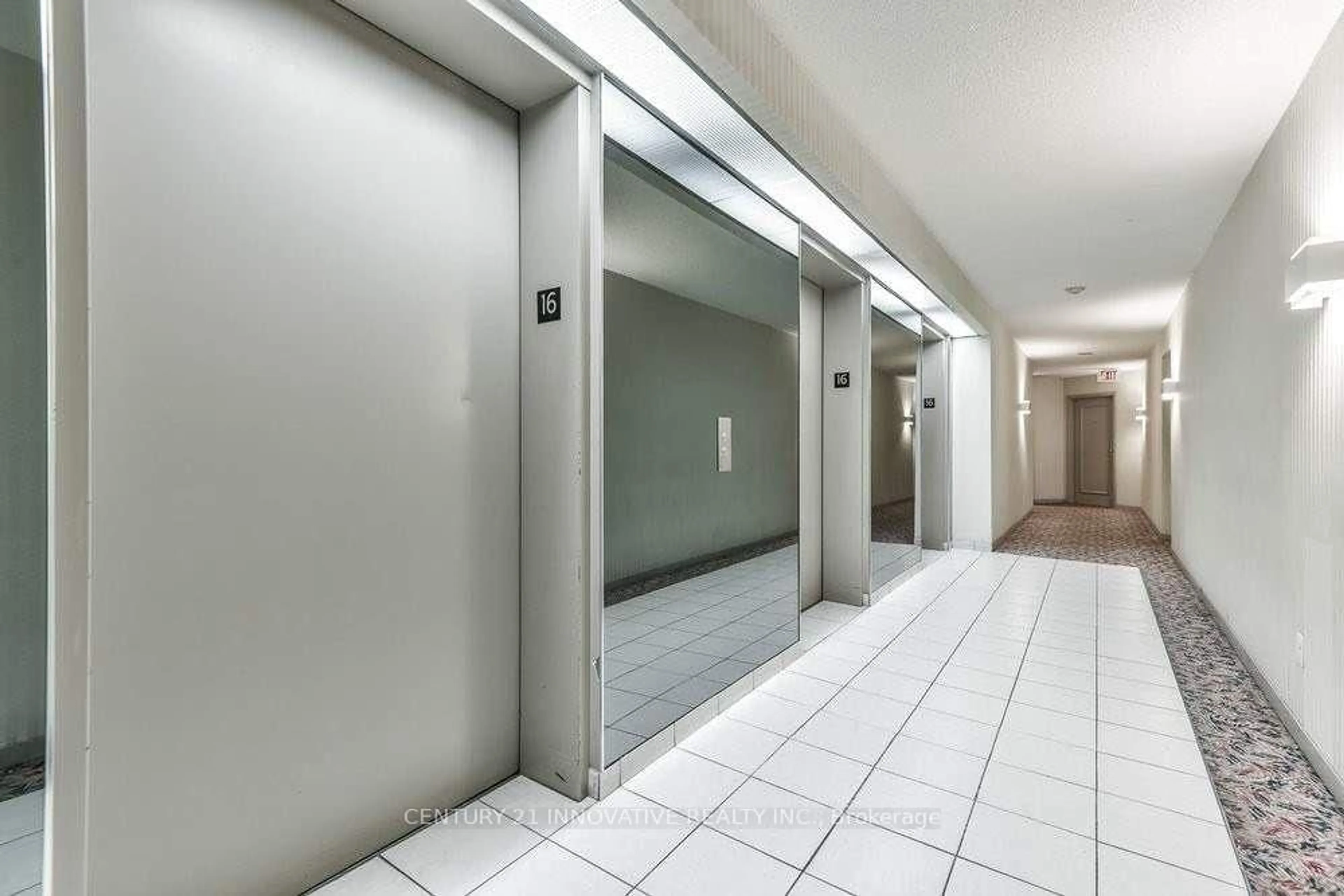 Indoor foyer for 2550 Lawrence Ave #503, Toronto Ontario M1P 4Z3