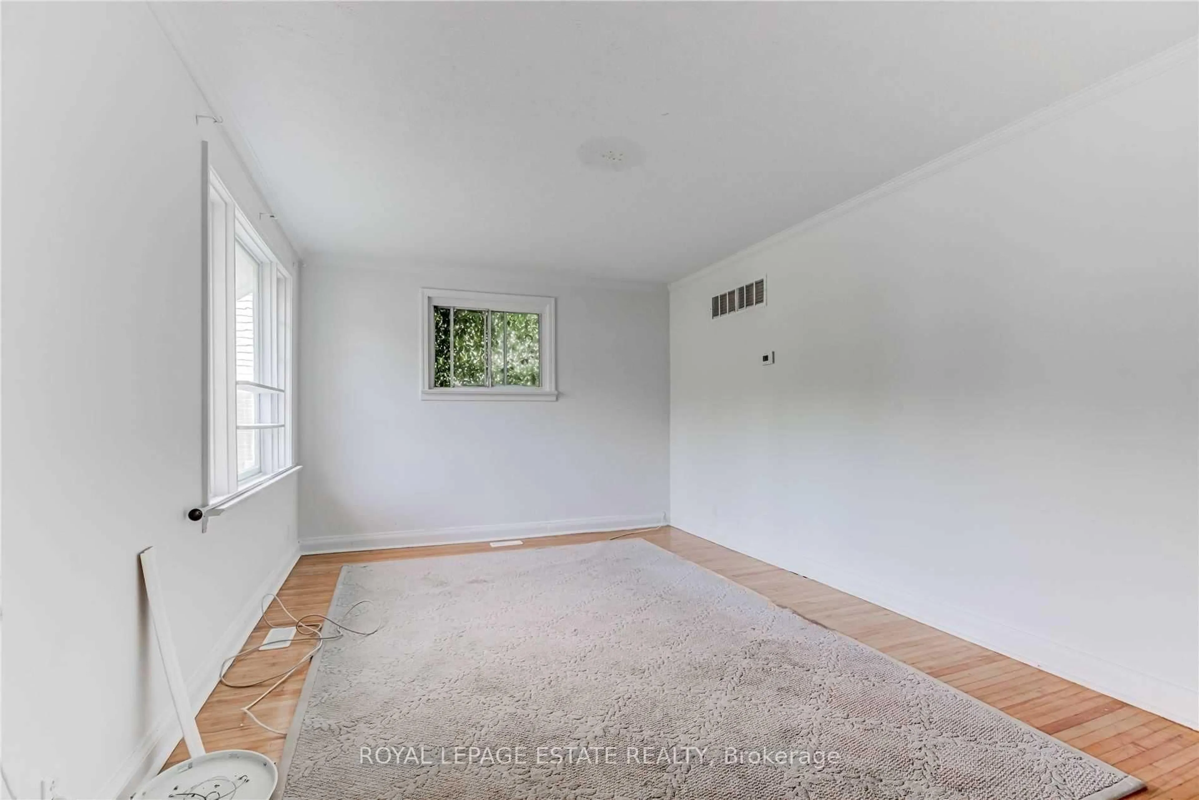 A pic of a room for 100 Eastville Ave, Toronto Ontario M1M 2N9