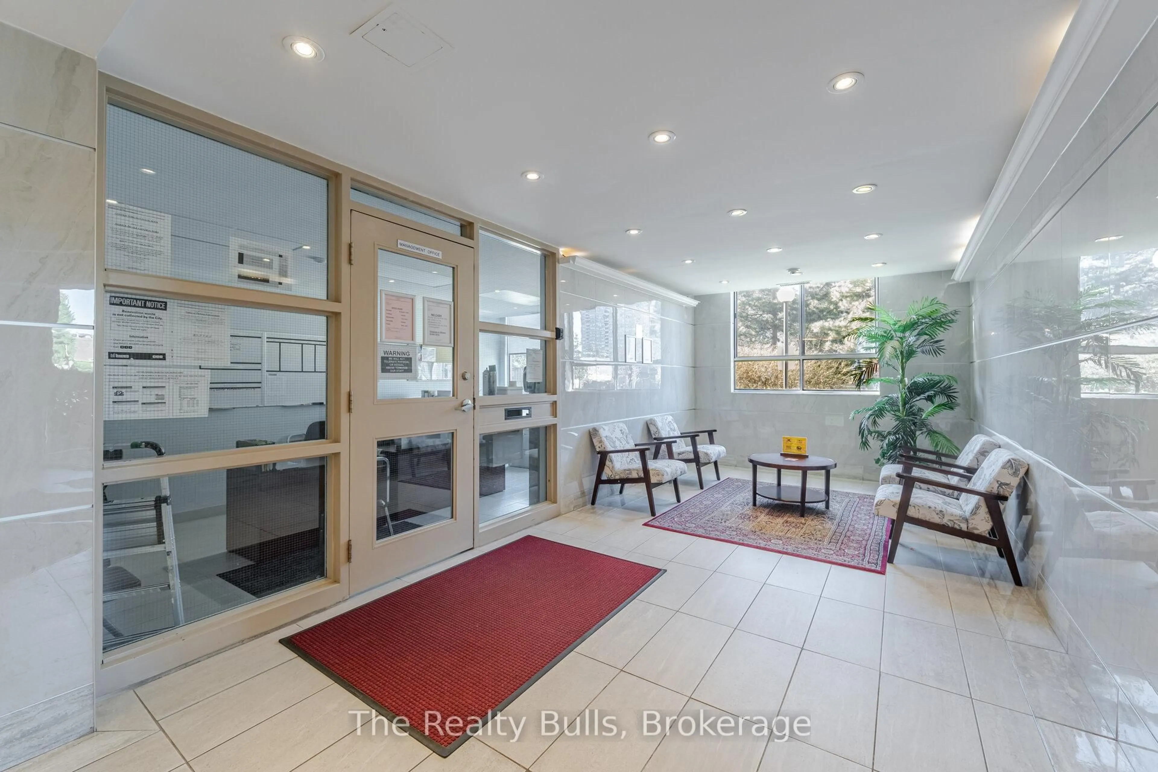 Indoor foyer for 10 Stonehill Crt #907, Toronto Ontario M1W 2X8