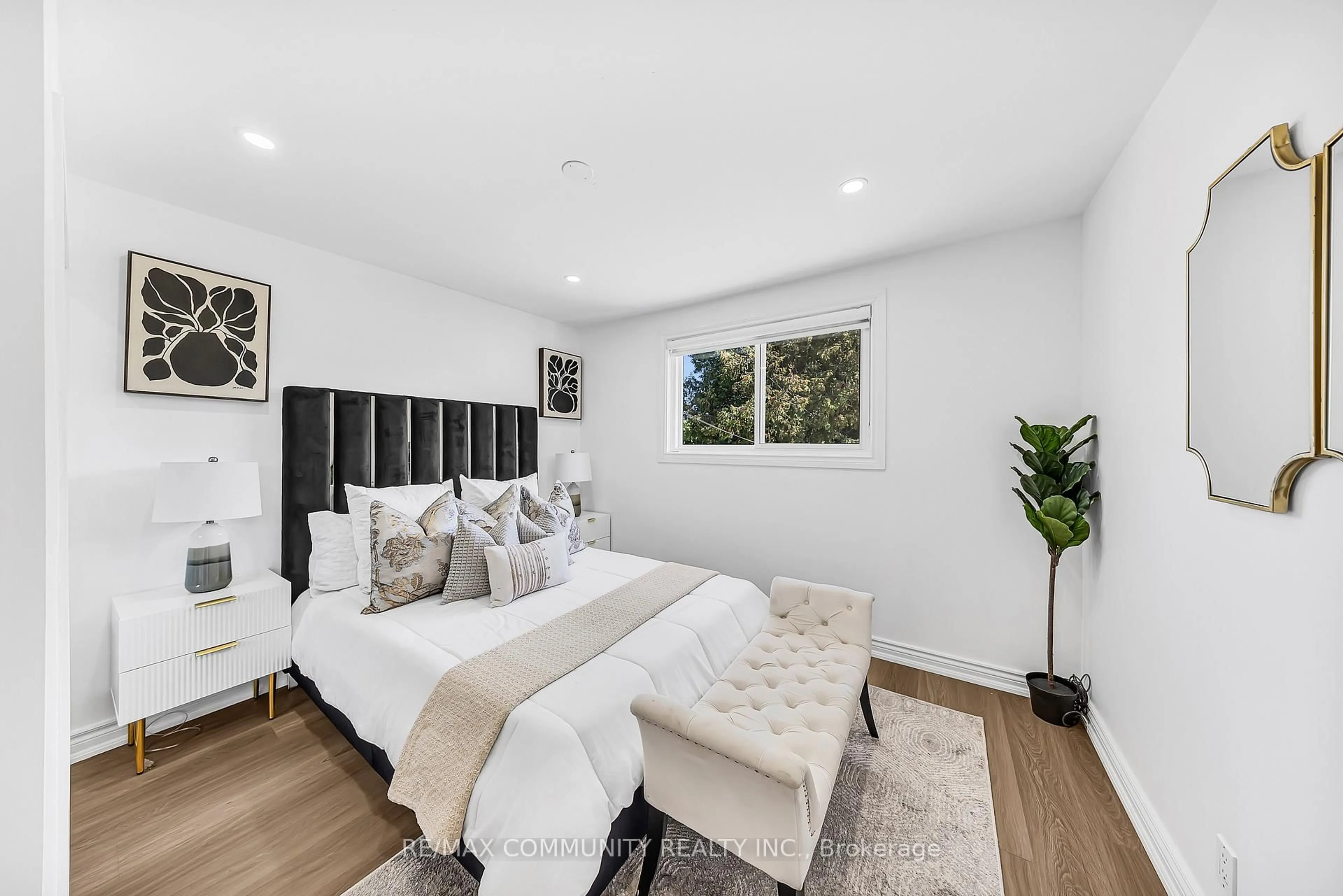 Unknown for 733 Lublin Ave, Pickering Ontario L1W 1Z1