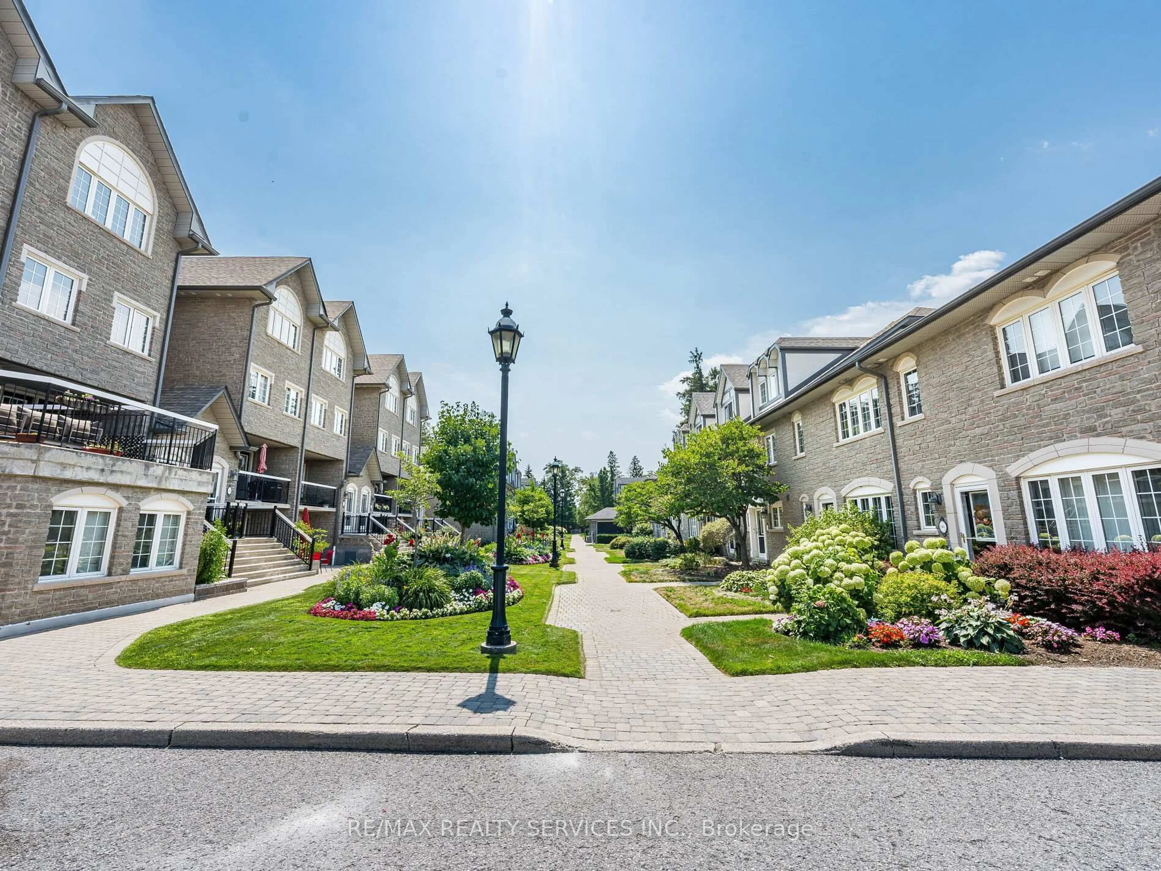 Unknown for 1995 Royal Rd #136, Pickering Ontario L1V 6V9