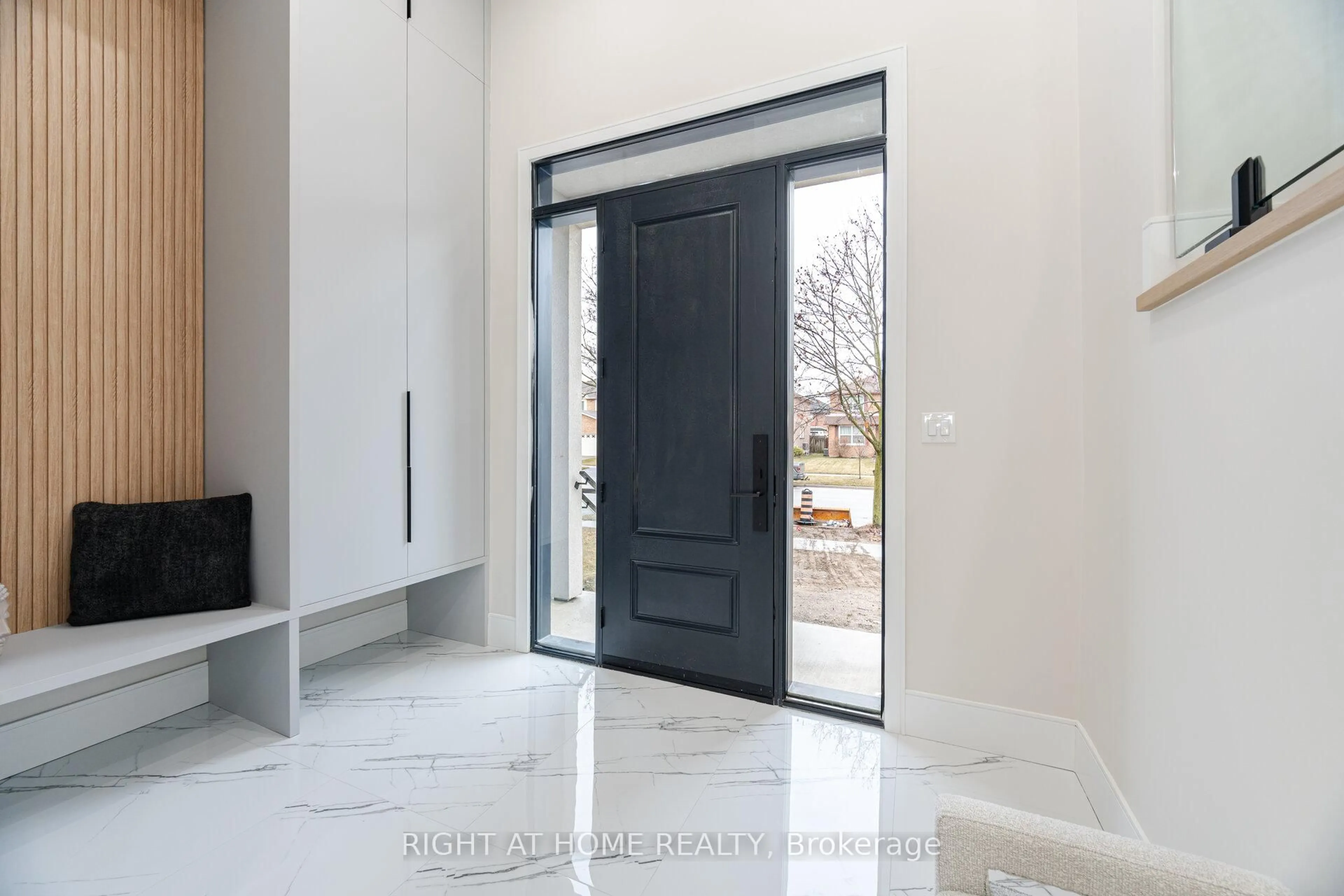 Indoor entryway for 1950 Rosebank Rd, Pickering Ontario L1V 1P8