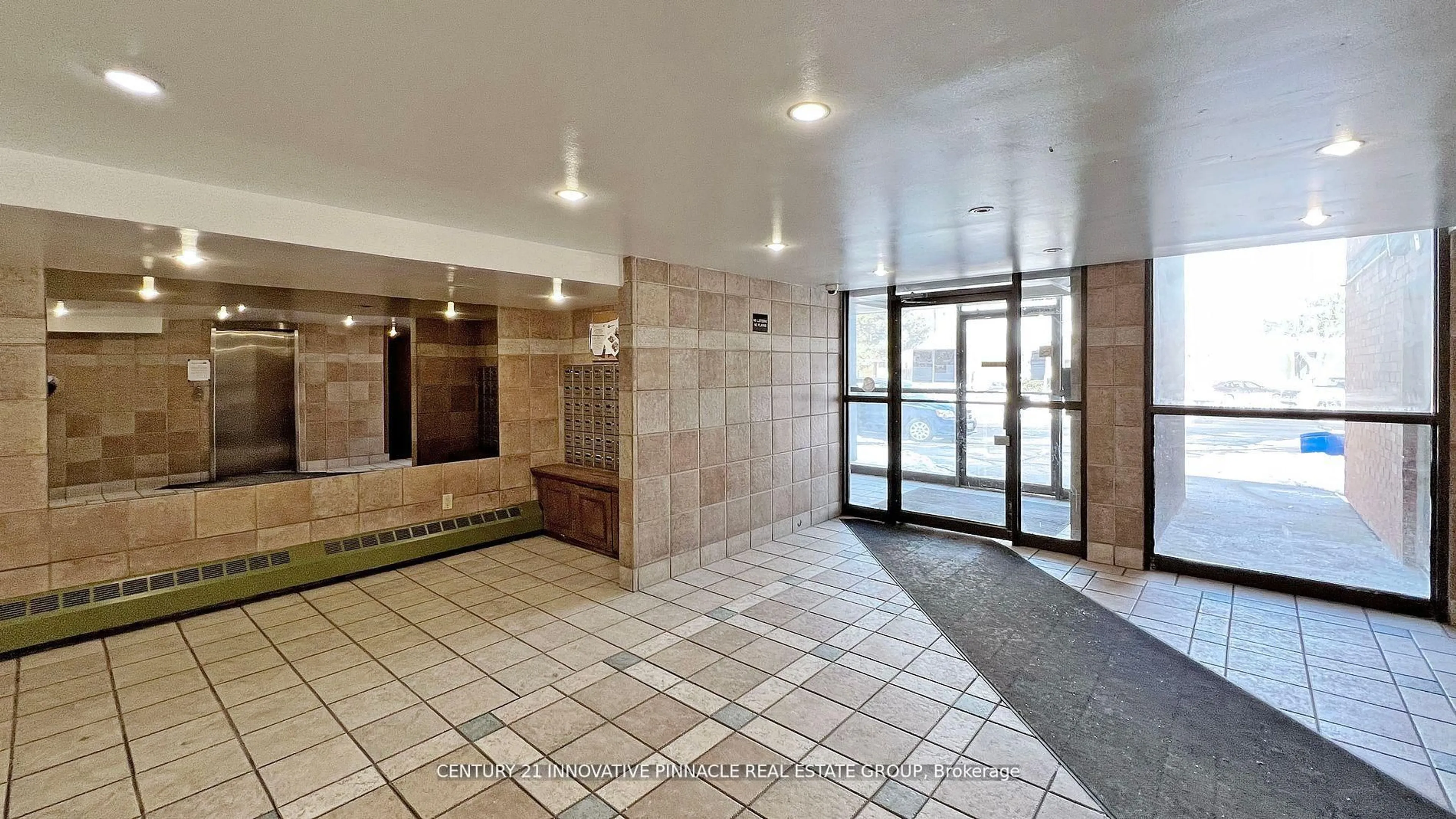 Indoor foyer for 1703 Mccowan Rd #115, Toronto Ontario M1S 4L1