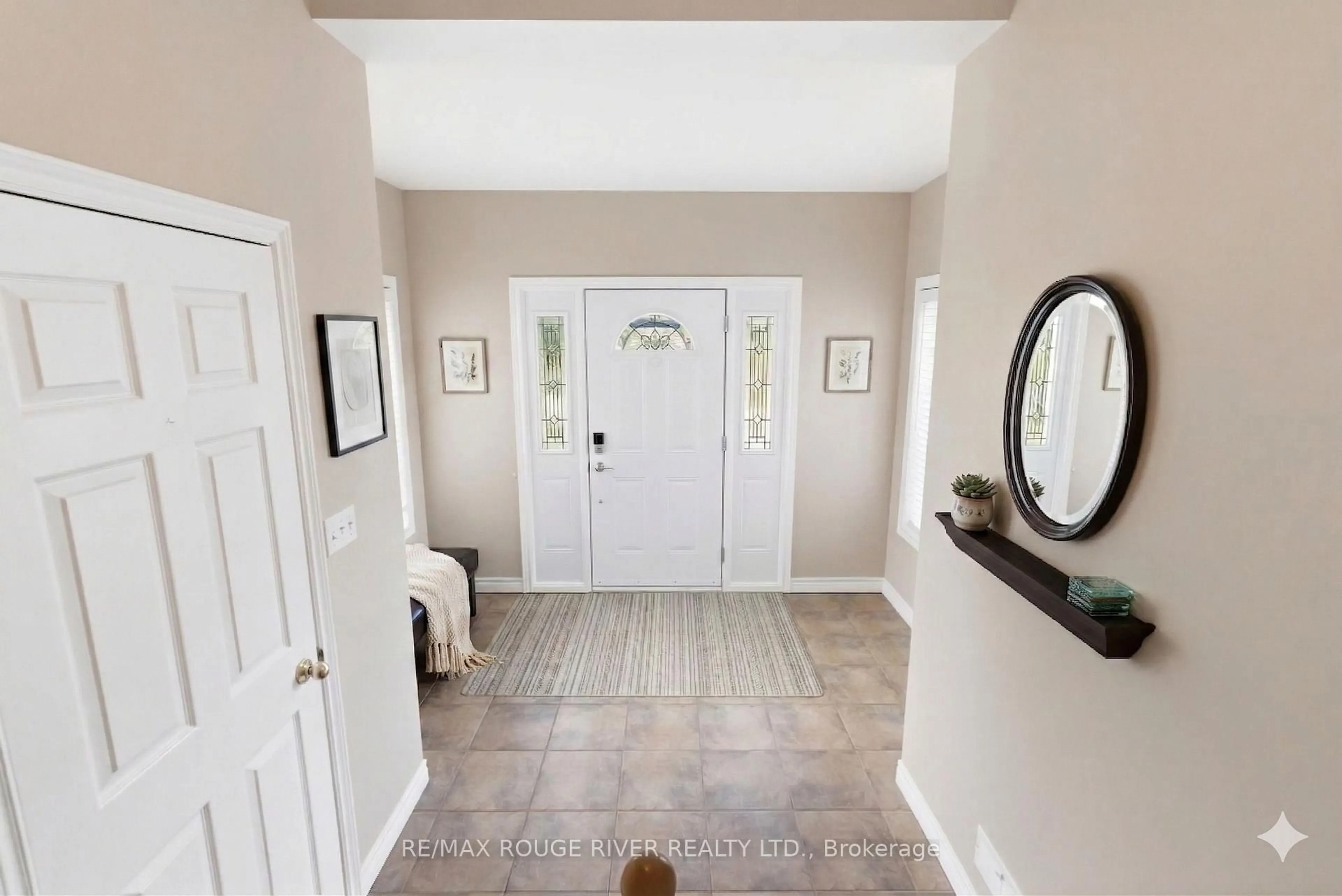 Indoor entryway for 22810 Simcoe St, Scugog Ontario L0C 1G0
