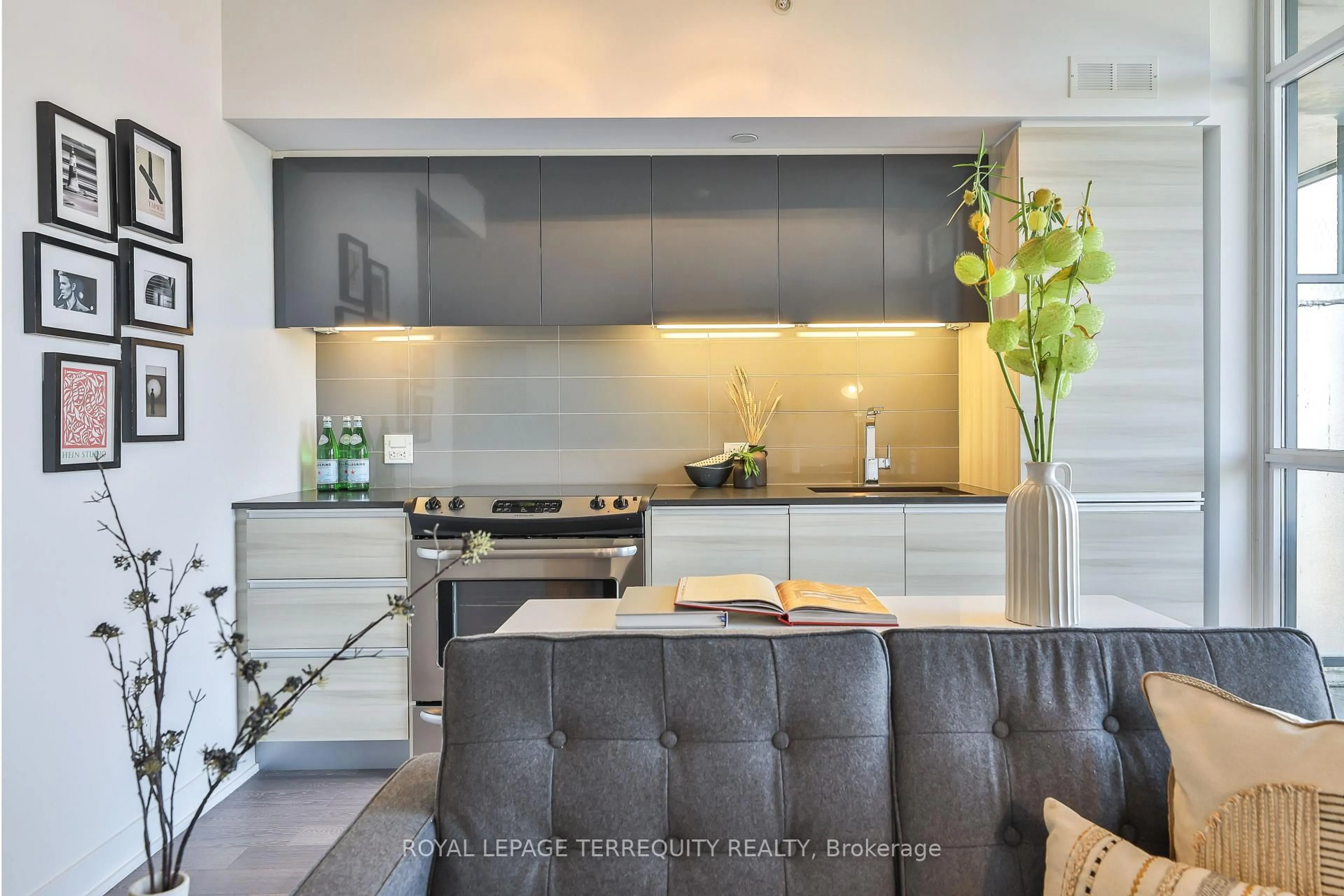 Contemporary kitchen, unknown for 1190 Dundas St #625, Toronto Ontario M4M 0C5