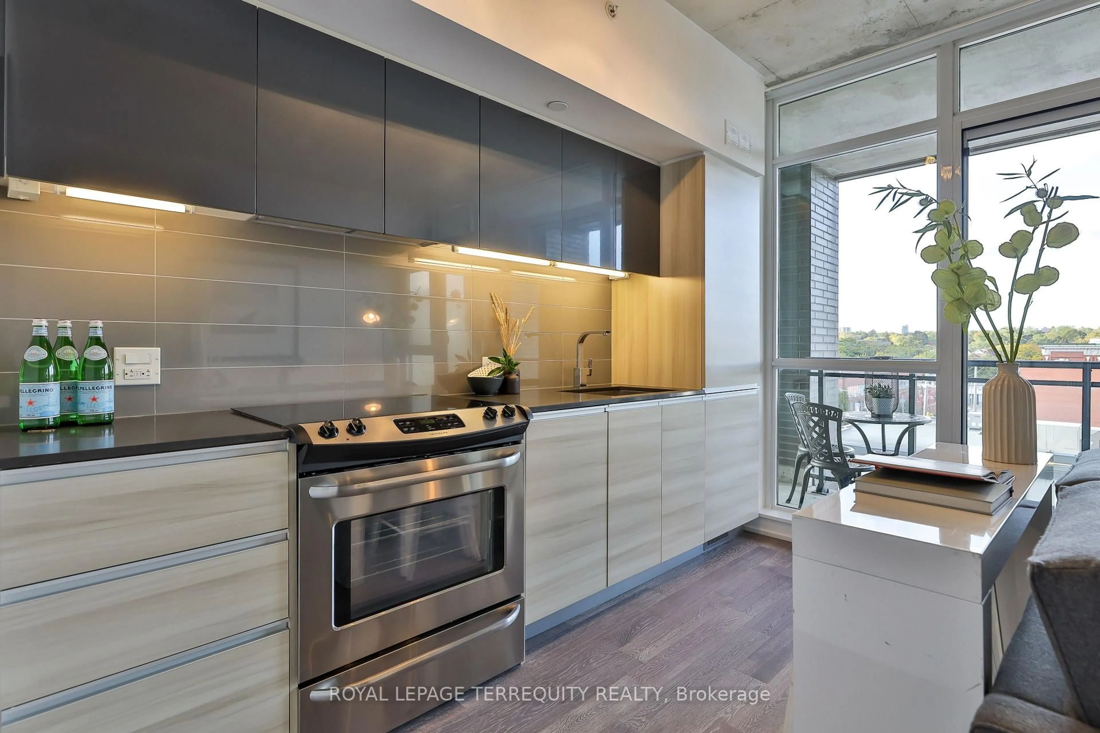 Contemporary kitchen, unknown for 1190 Dundas St #625, Toronto Ontario M4M 0C5