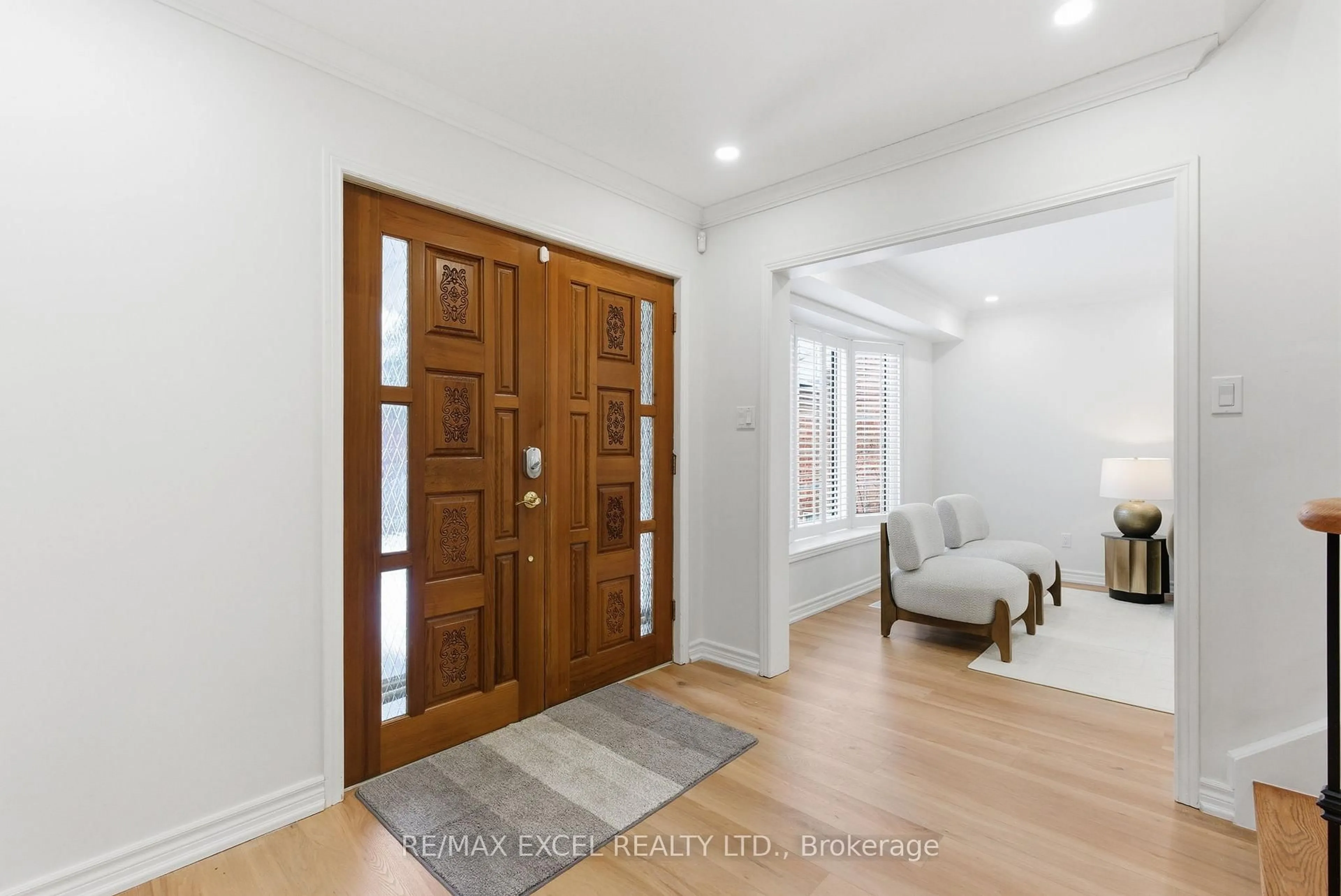 Indoor entryway for 50 Stargell Dr, Whitby Ontario L1N 7X6