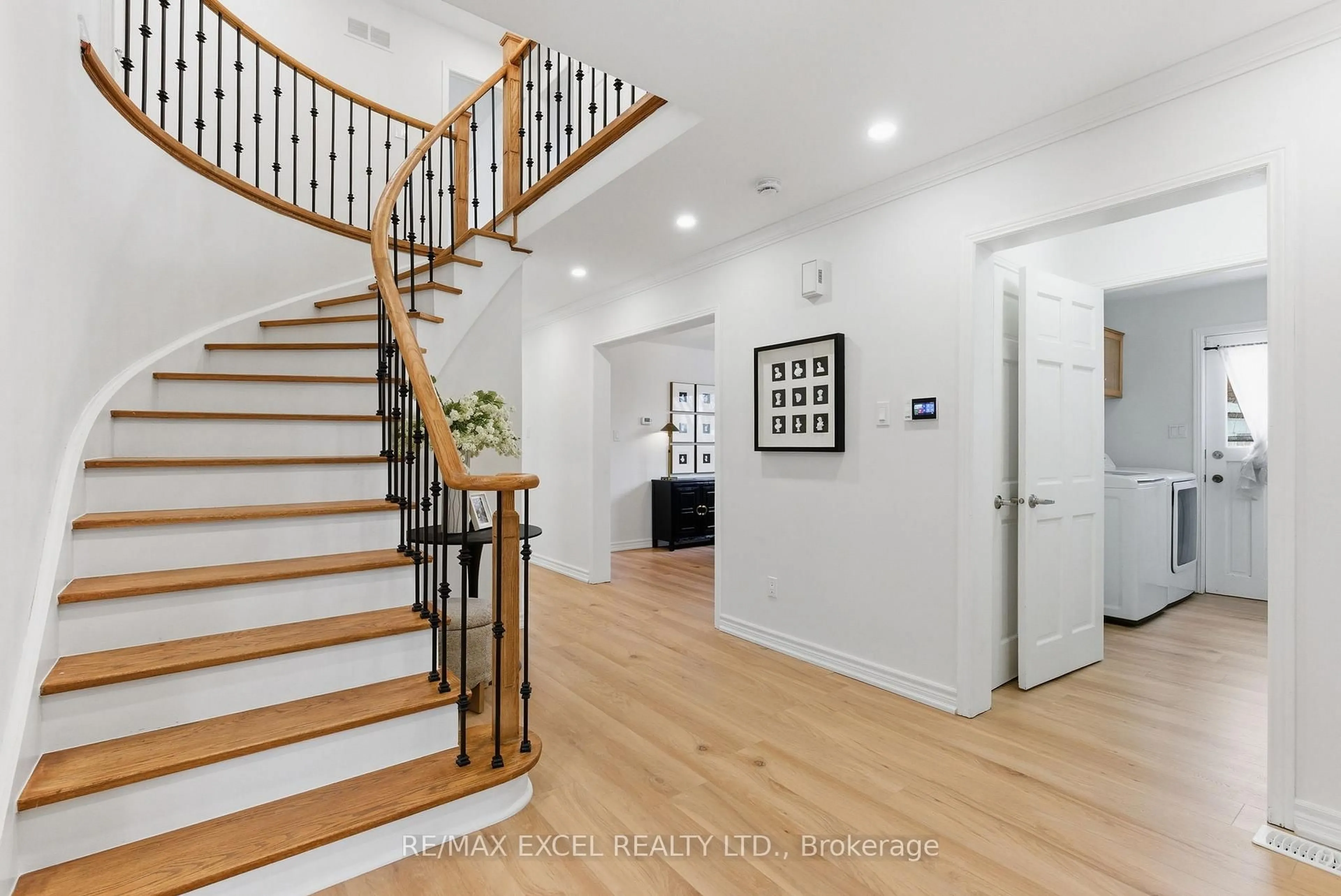 Indoor entryway for 50 Stargell Dr, Whitby Ontario L1N 7X6