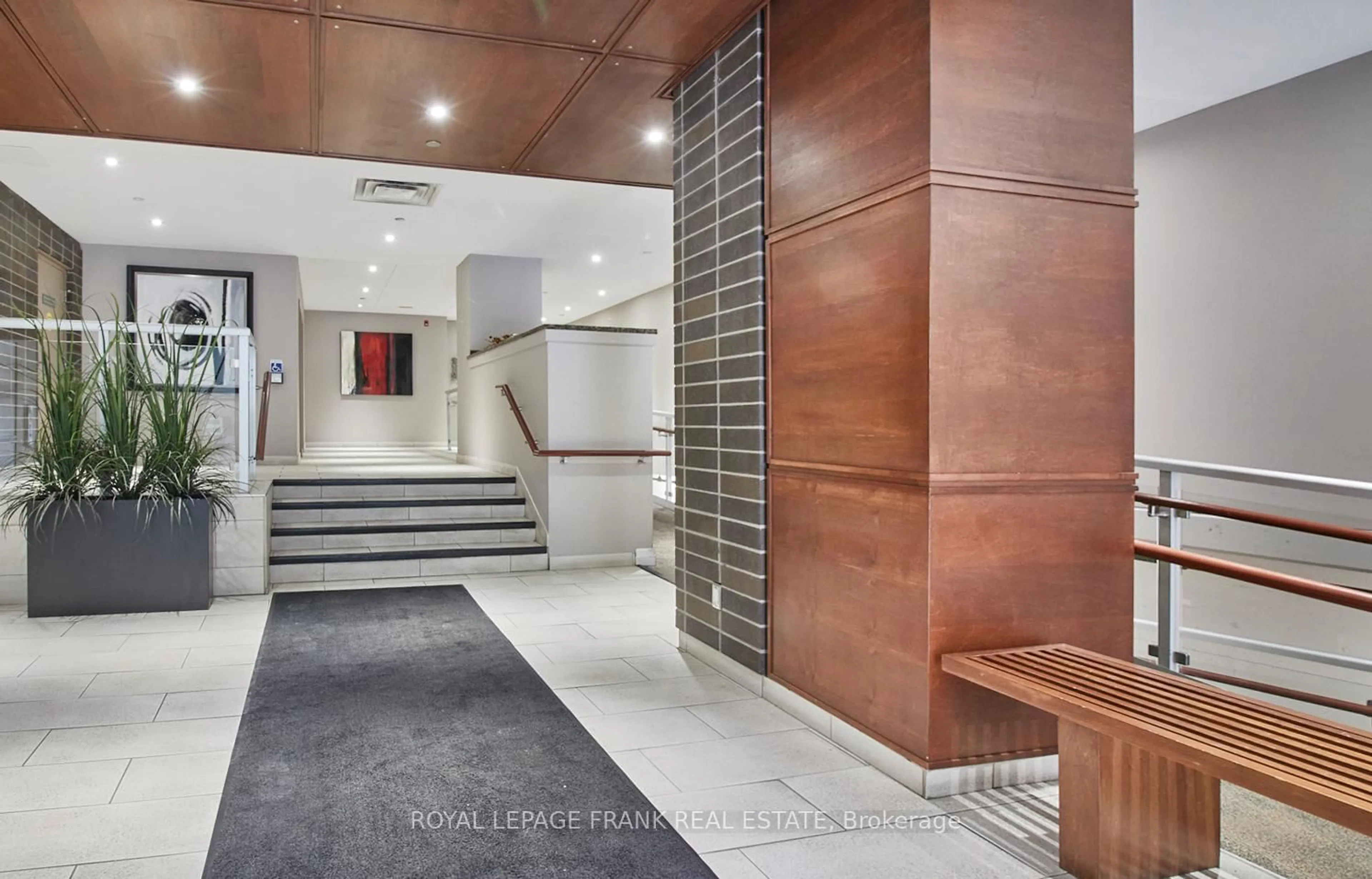 Indoor foyer for 44 Bond St #905, Oshawa Ontario L1G 6R2