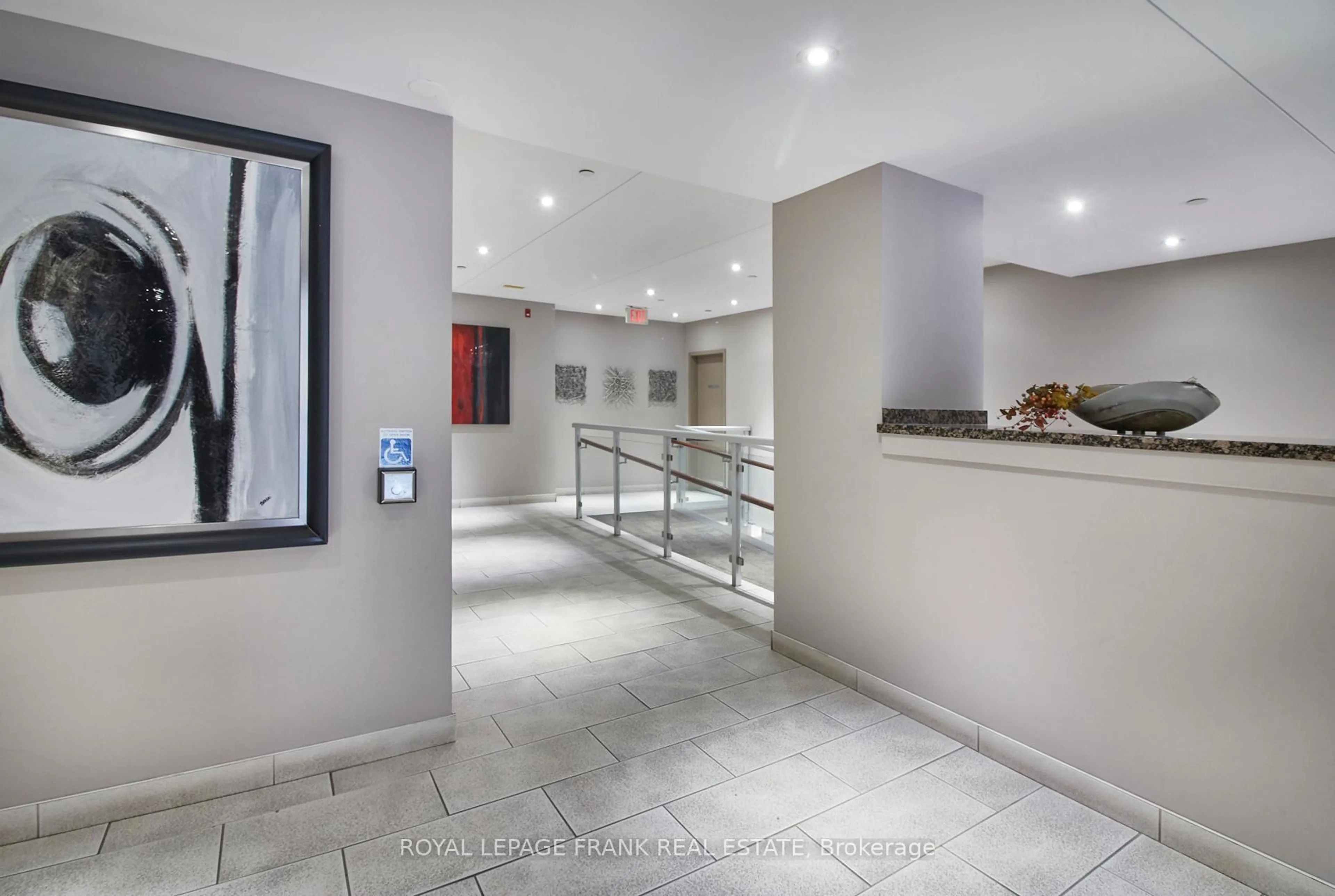Indoor foyer for 44 Bond St #905, Oshawa Ontario L1G 6R2