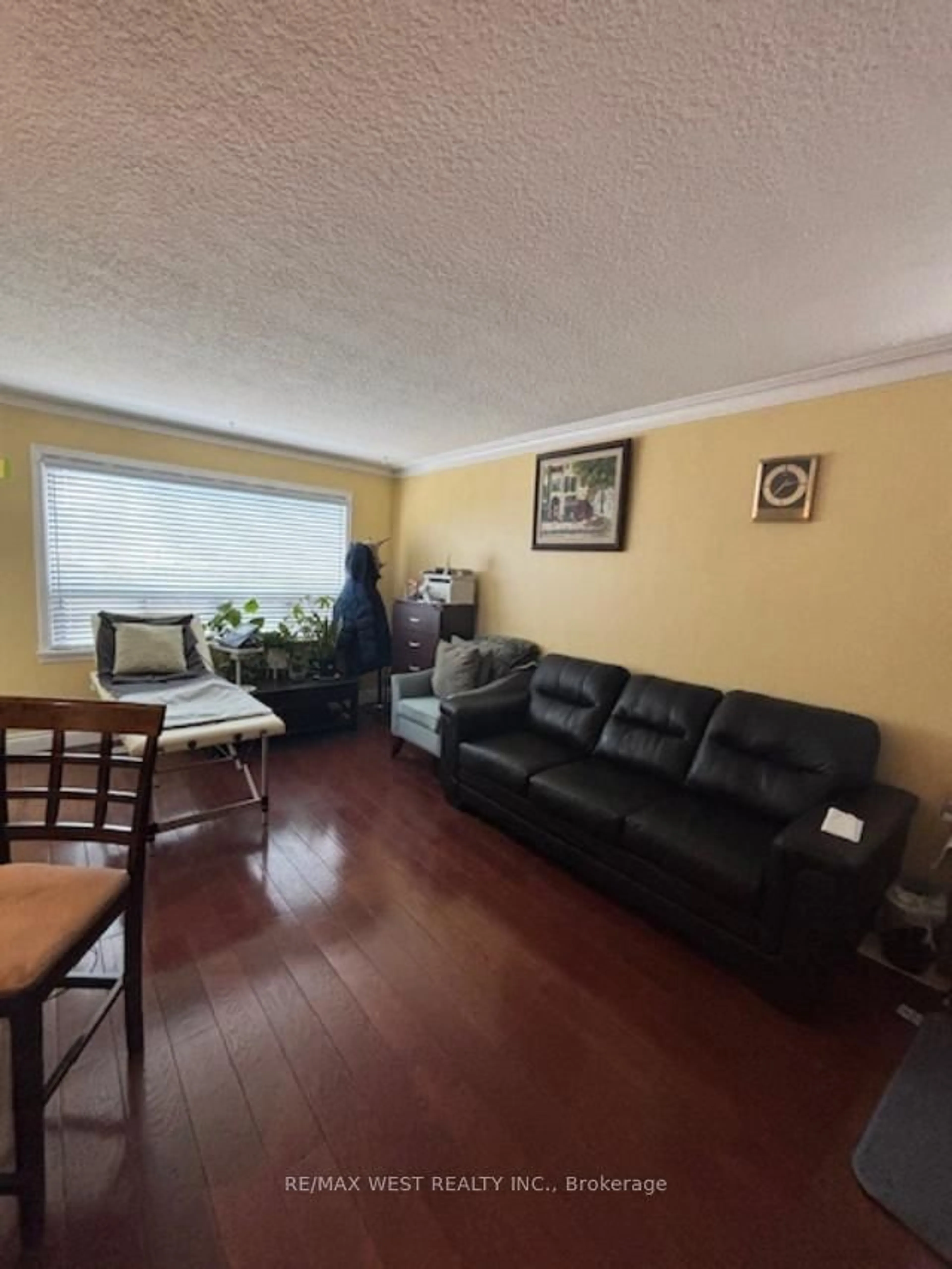 A pic of a room for 110 Darlingside Dr, Toronto Ontario M1E 3P5