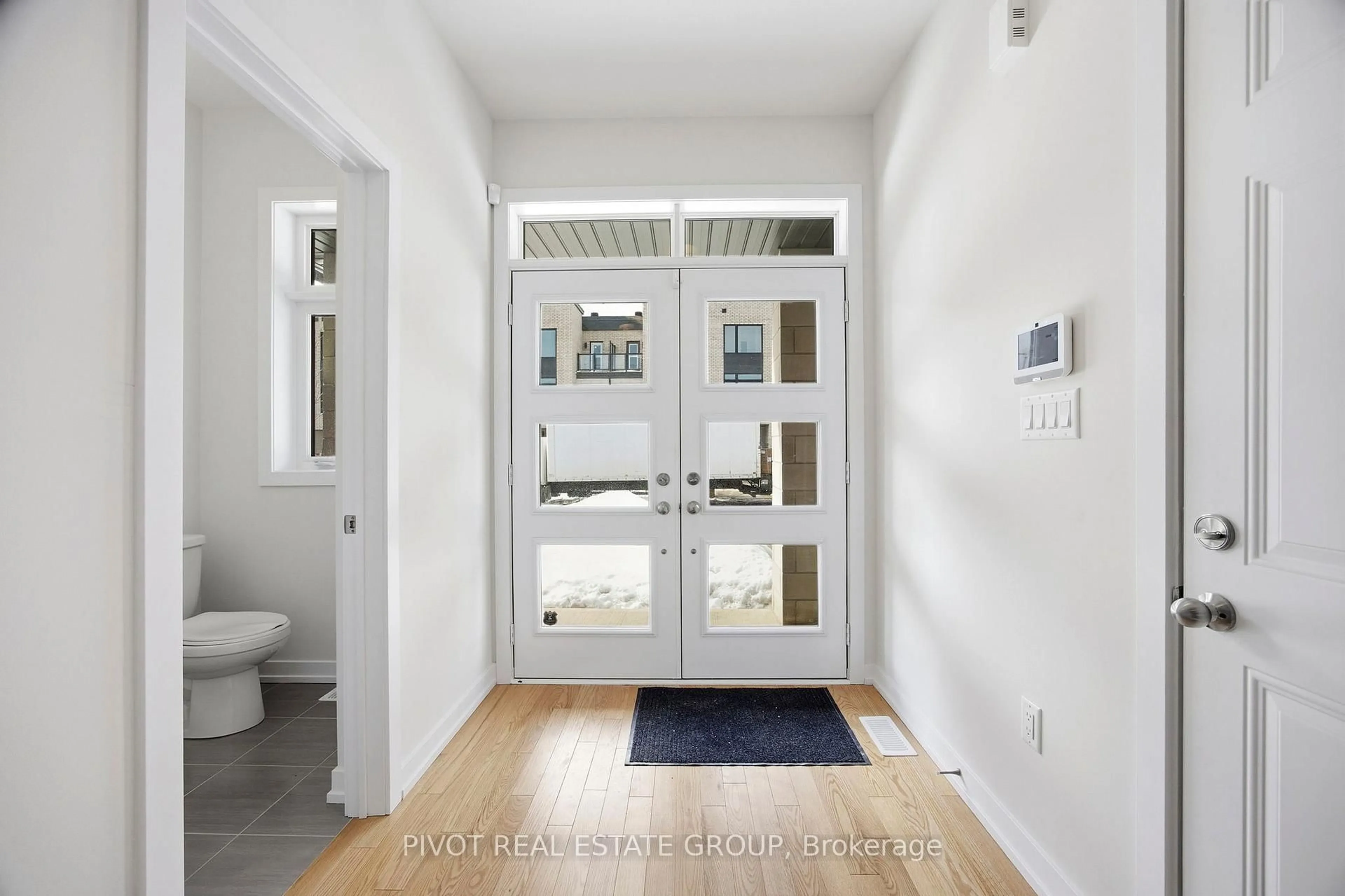 Indoor entryway for 53 Danielle Moore Circ, Toronto Ontario M1P 0G9