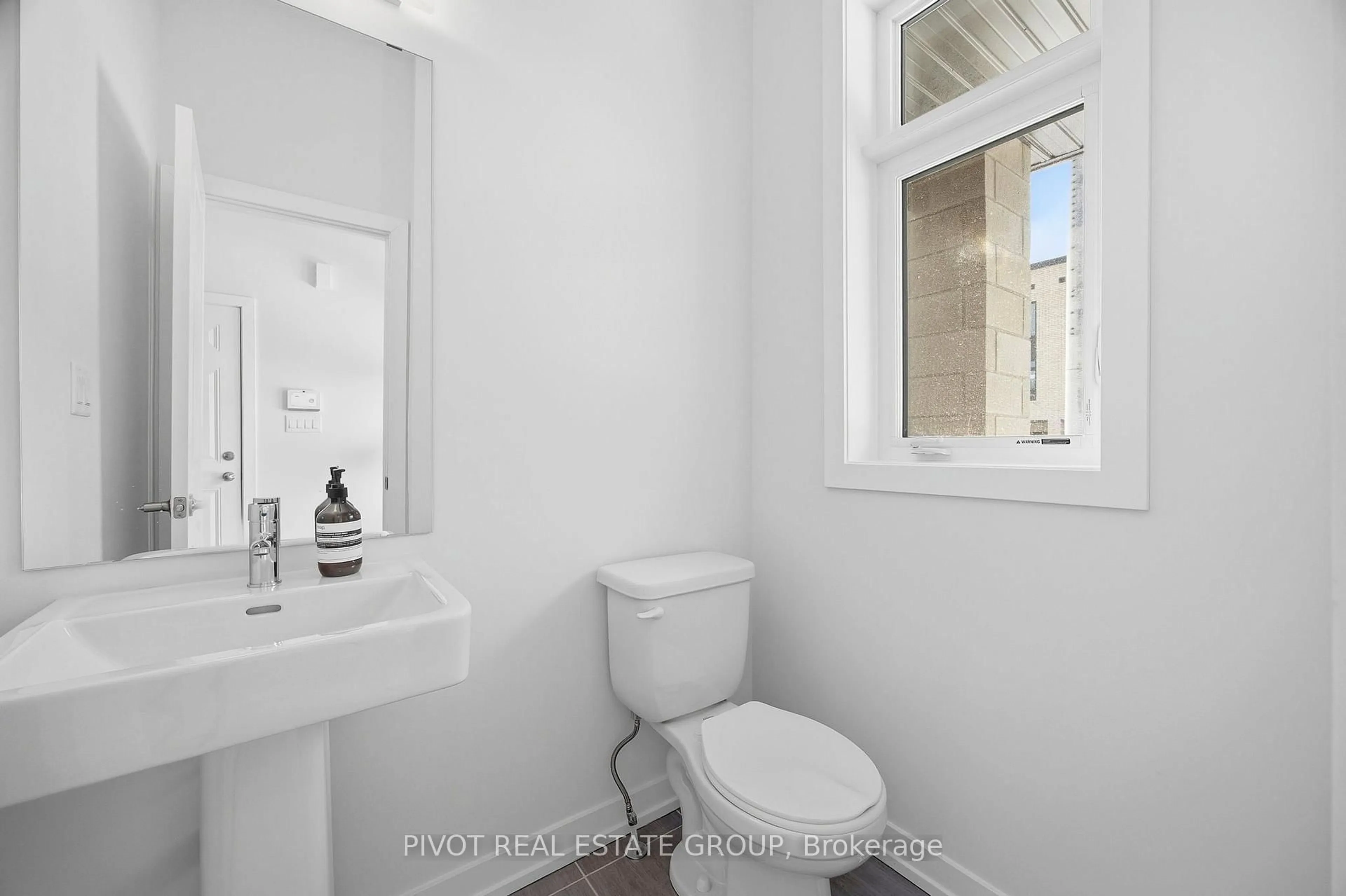 Standard bathroom, unknown for 53 Danielle Moore Circ, Toronto Ontario M1P 0G9